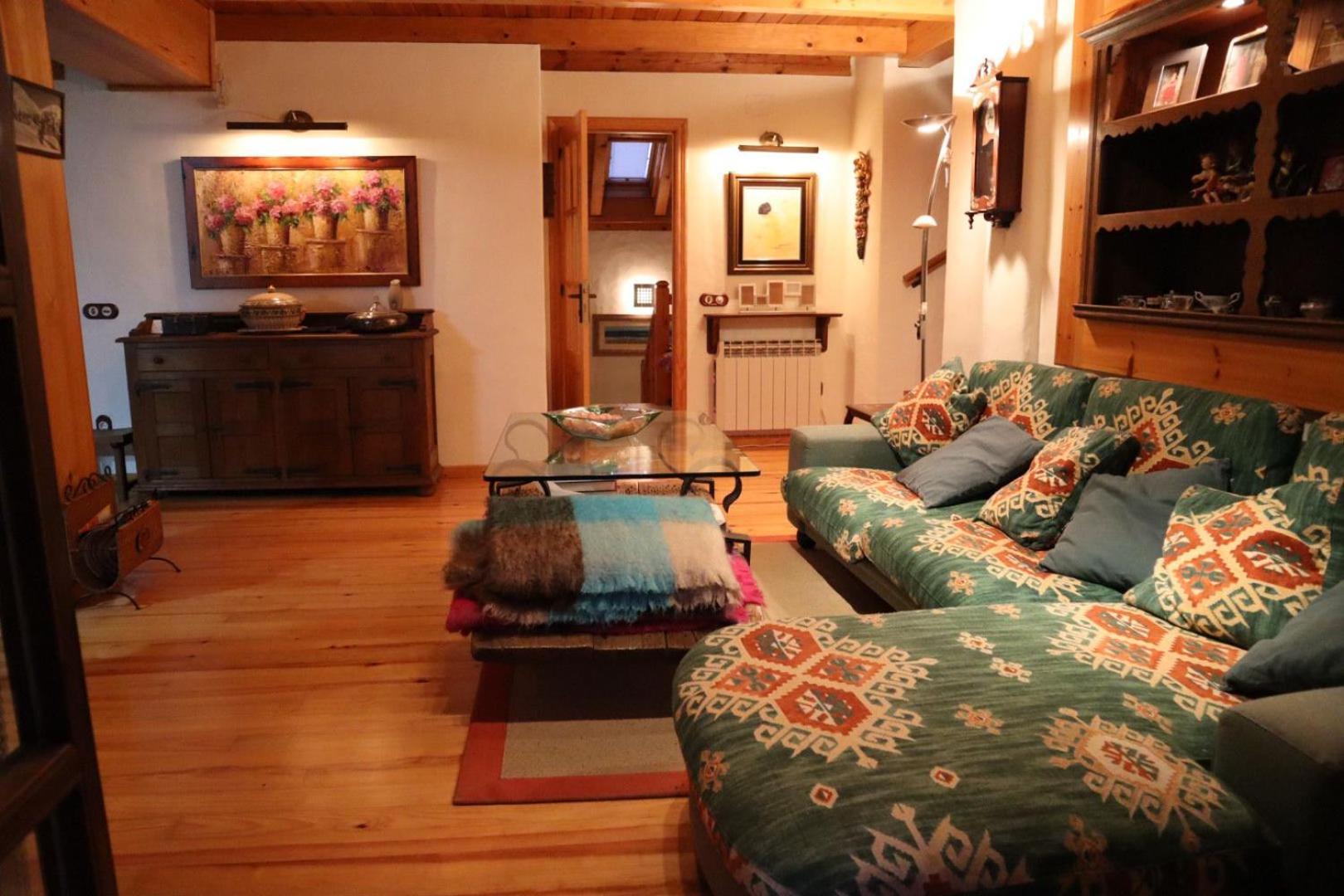 Chalet Era Caseta De *