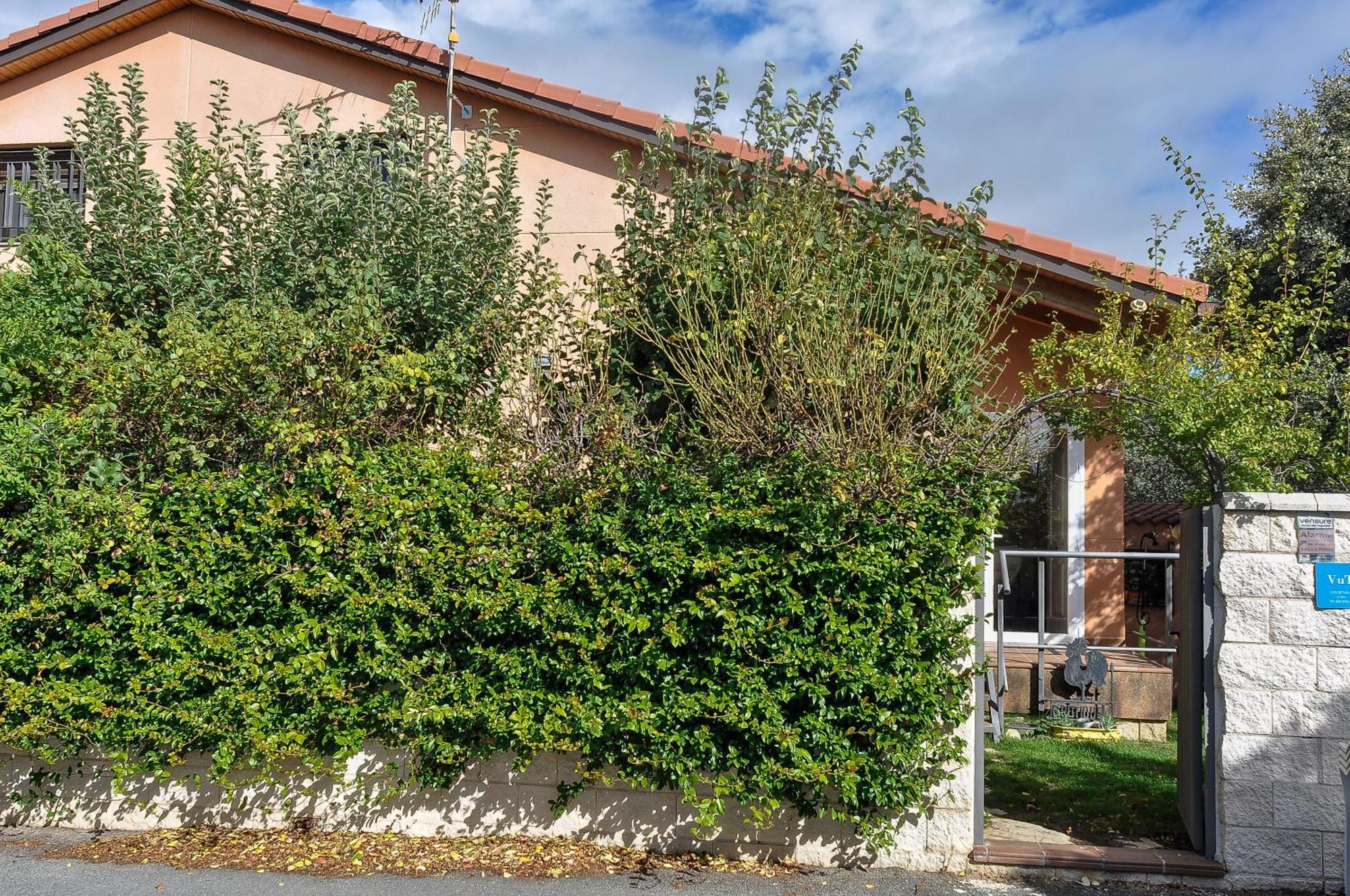 Acogedora Casa Con Jardin By * Ituero y Lama