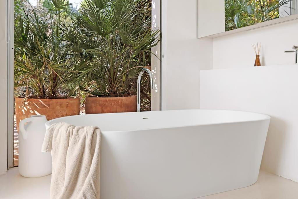 Exclusive Luxury With Stunning Sea Views *