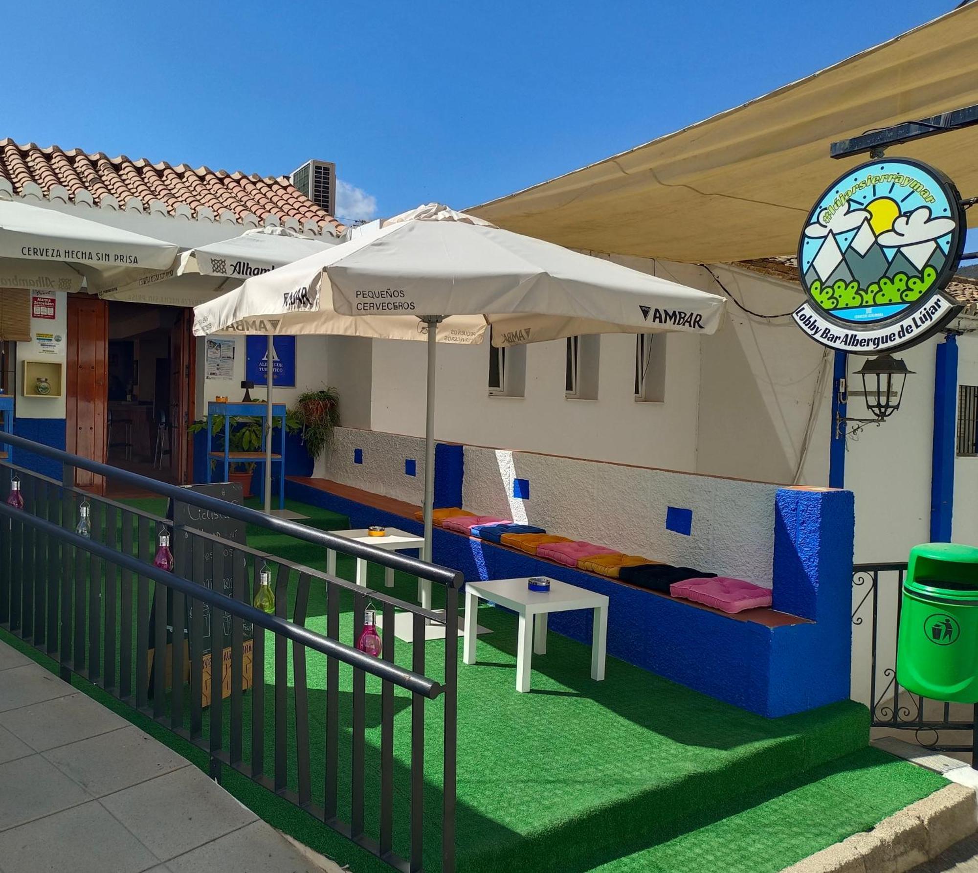 Hostal De *