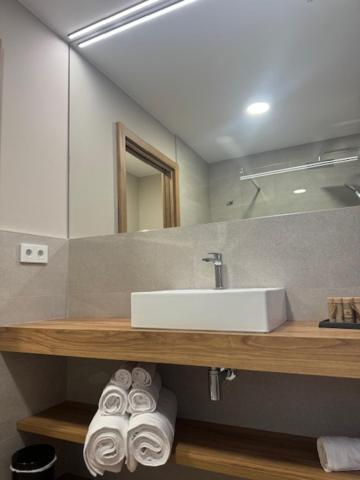 La 4*