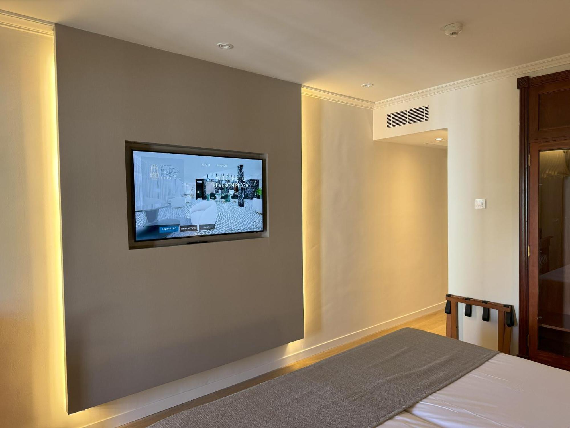 Hotel Reveron Plaza 4*
