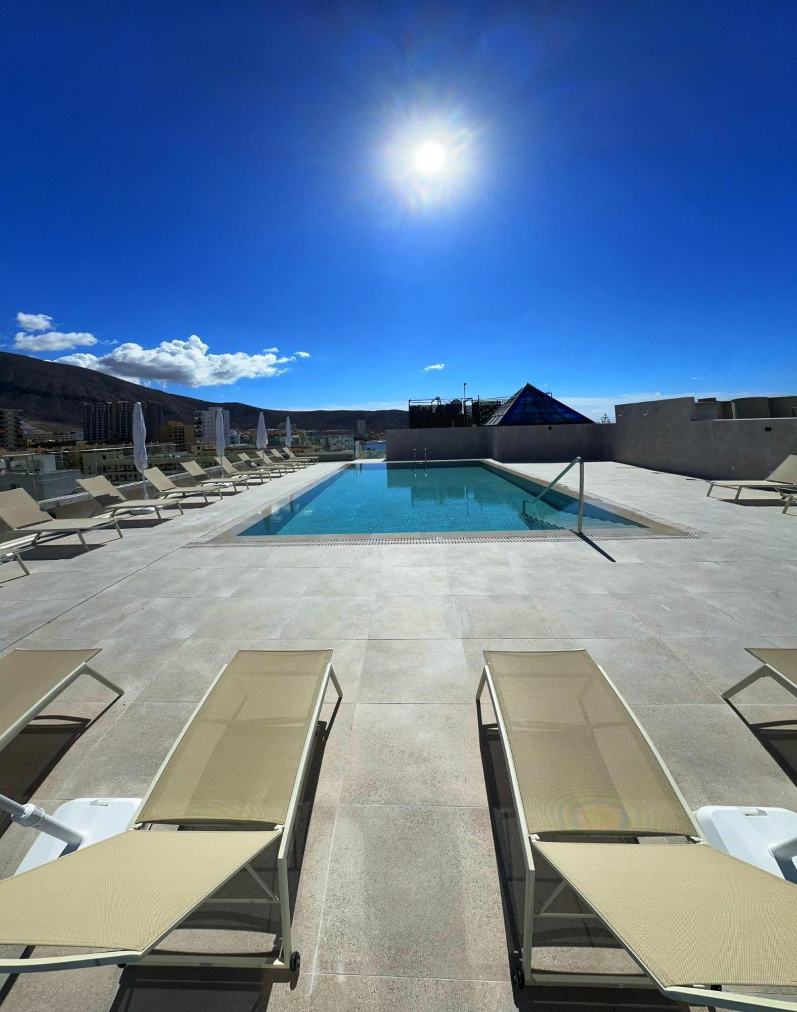 Reveron Plaza 4*