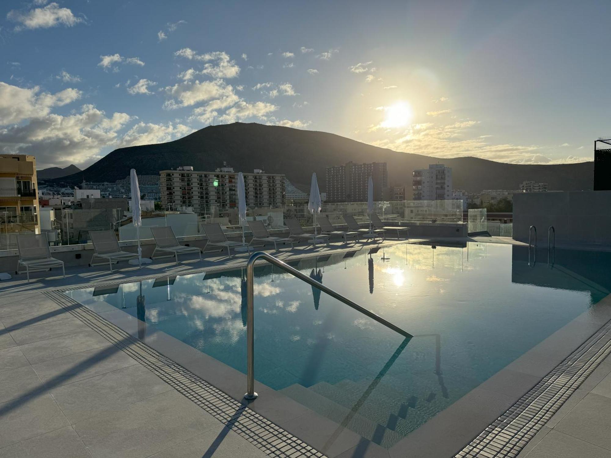 Reveron Plaza Hotel 4*