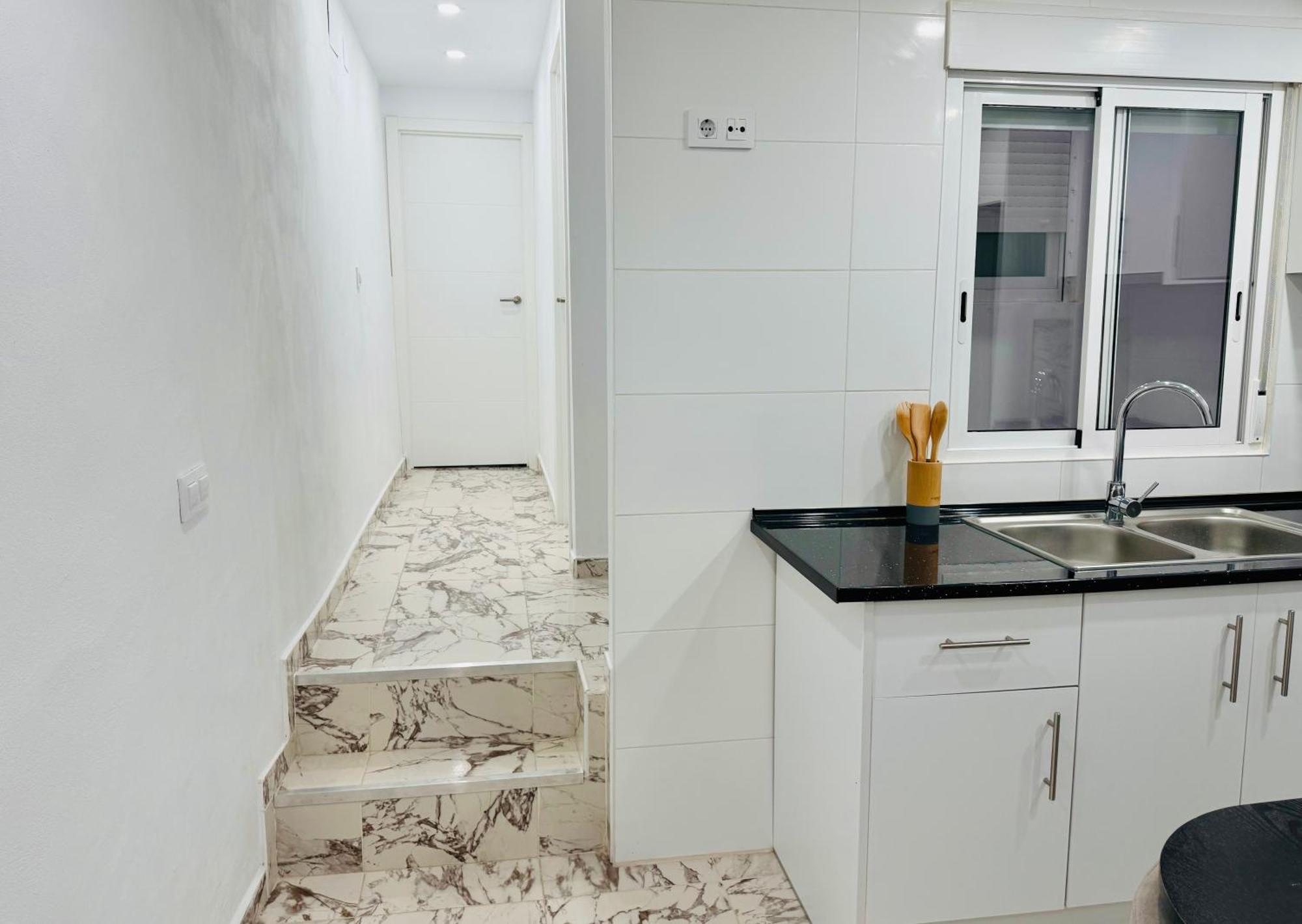 Noori 1b Apartment *