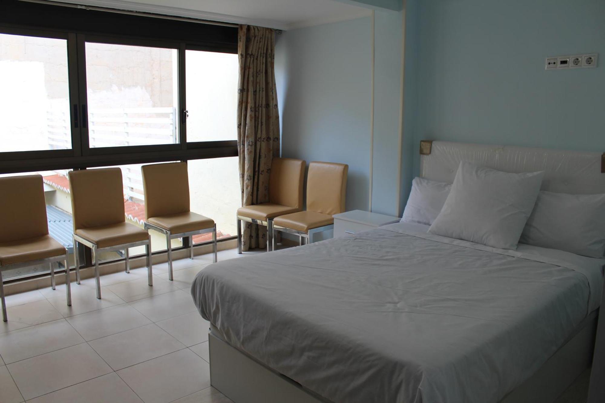 Angeles Guest house *