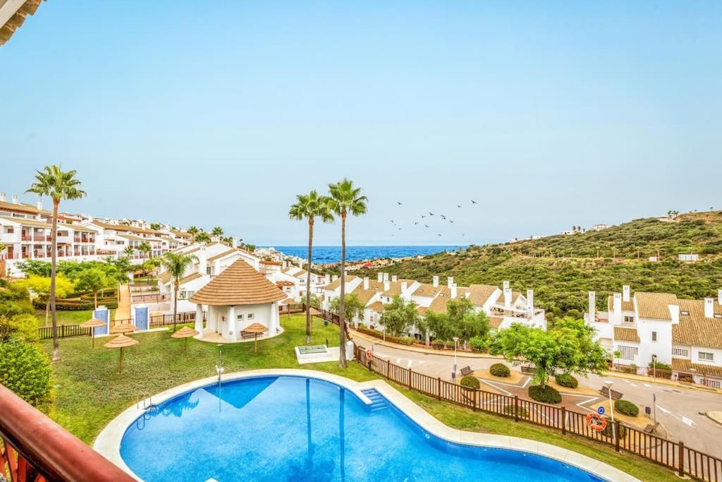 Relax In Our Luxury - Terrace, Pool & Parking