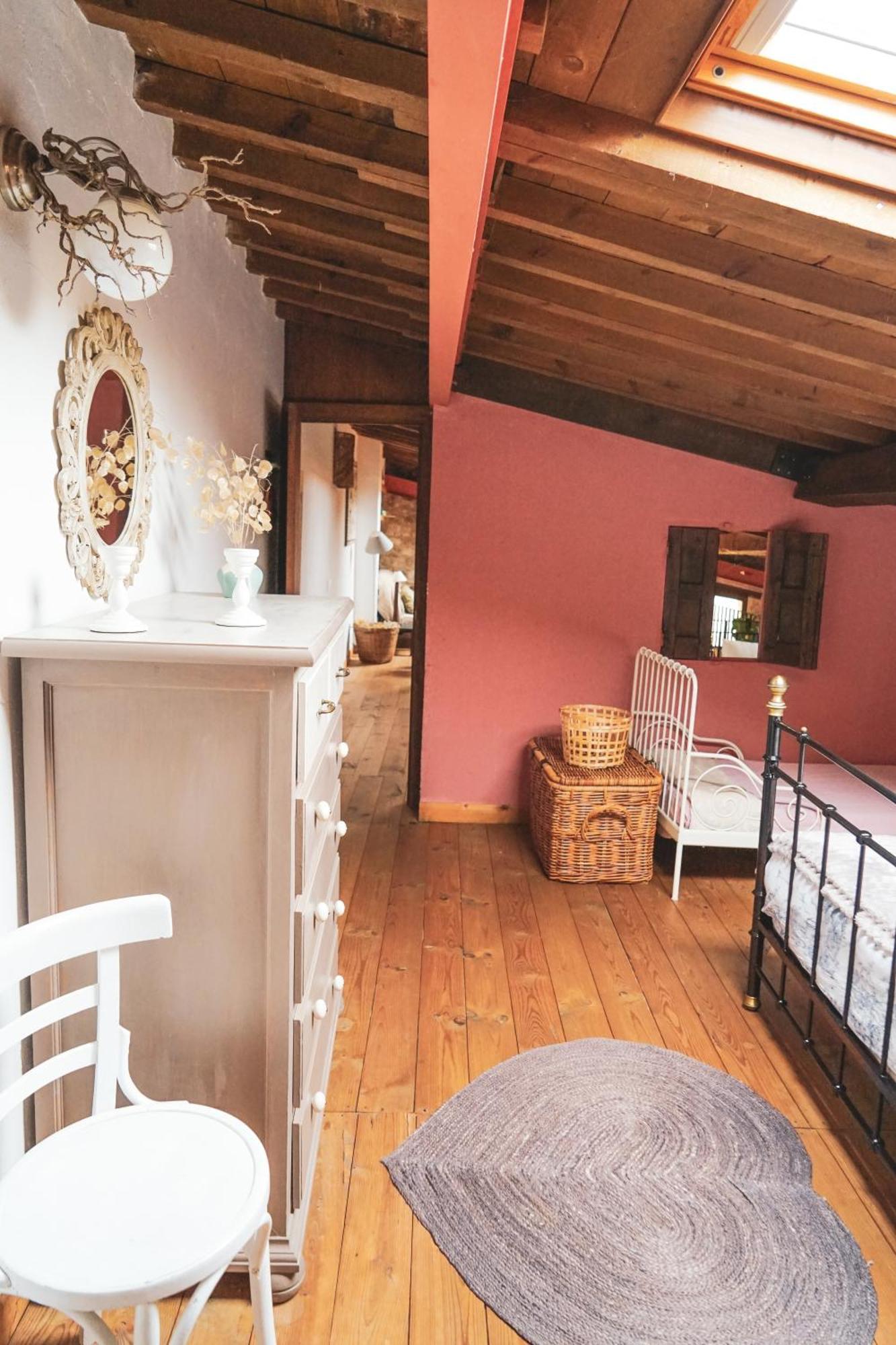 Casa Corazón De Piedra En El Río Dulce Aragosa