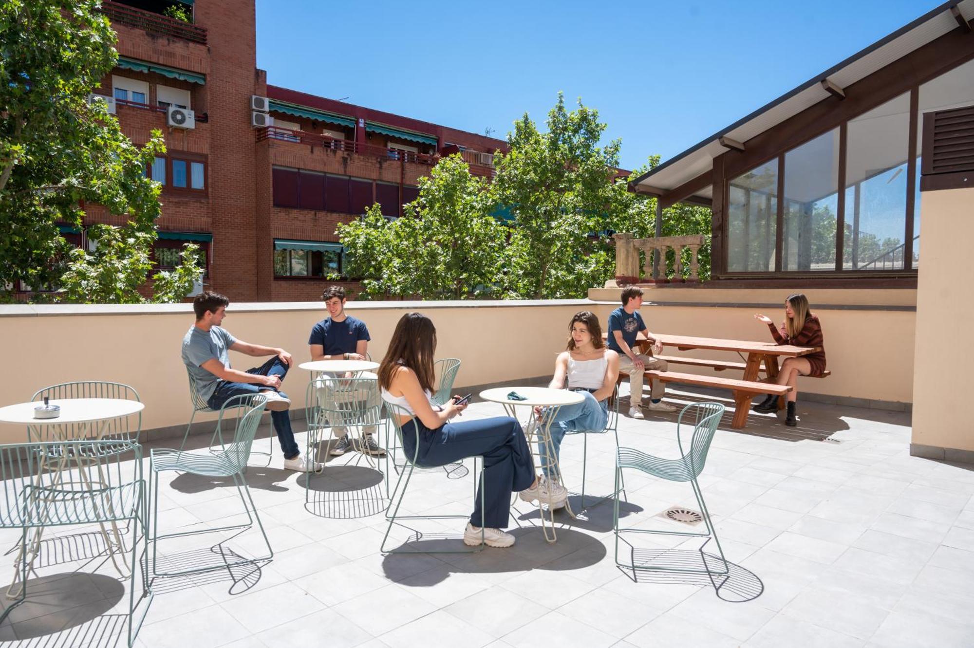 Hotel Residencia Bravo Students 2*