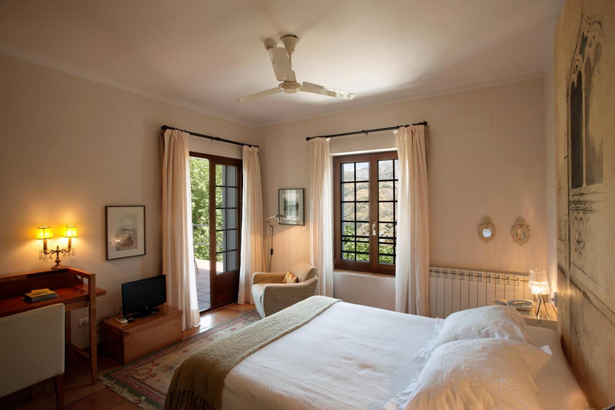 La Almunia Del Valle Hotel 3*
