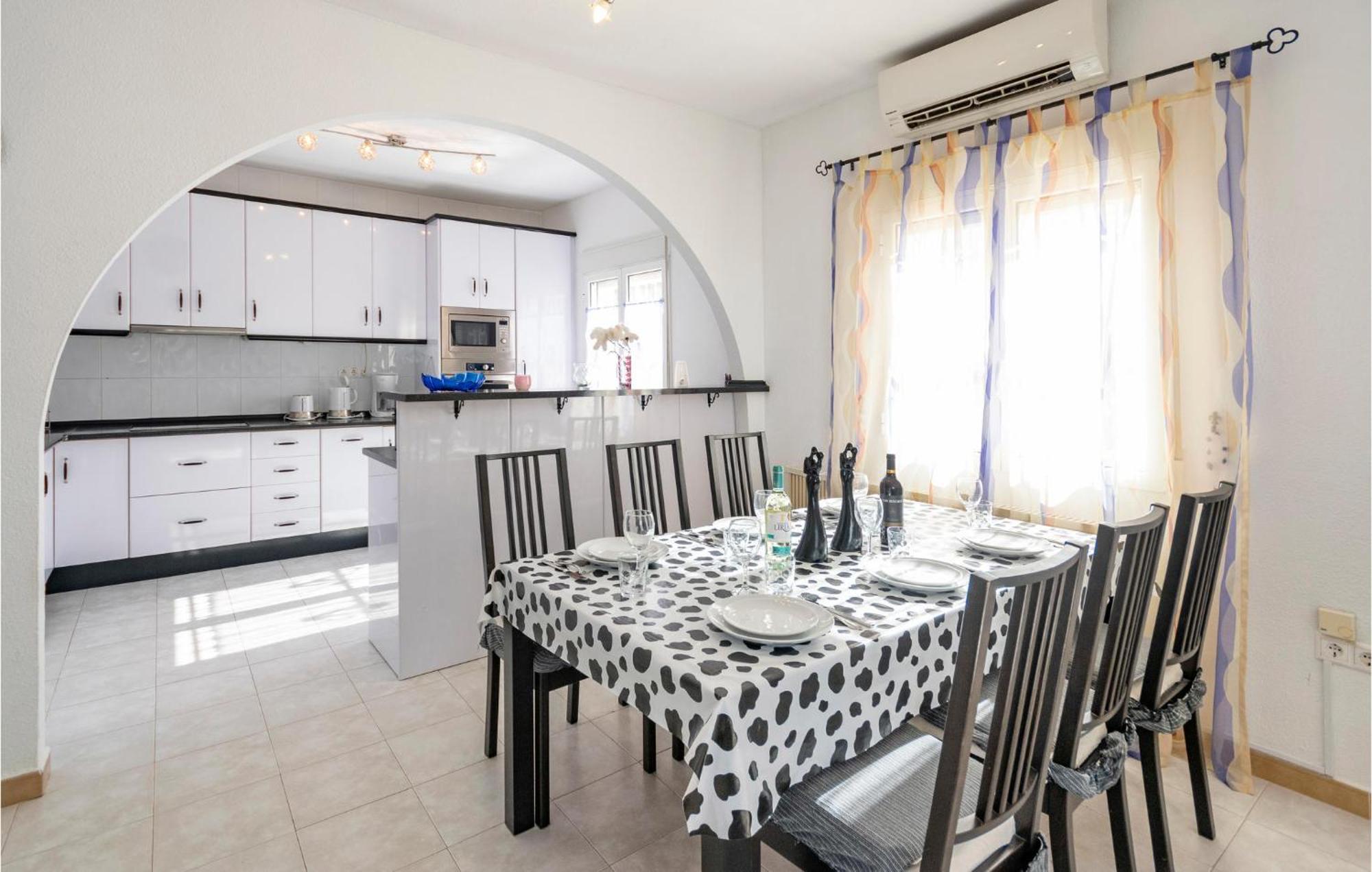 3 Bedroom Lovely In Сasa de vacaciones *