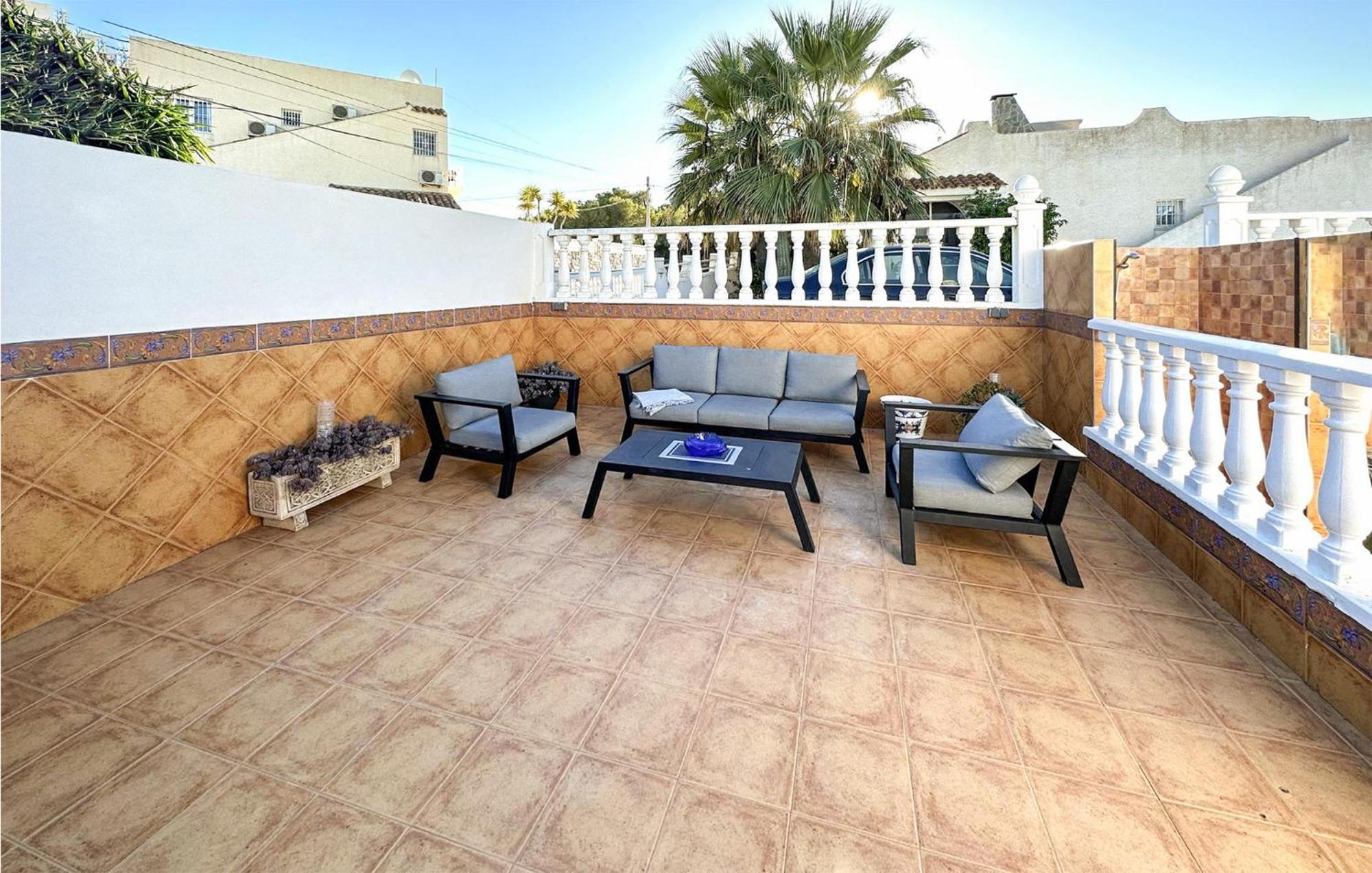 Сasa de vacaciones 3 Bedroom Lovely In *