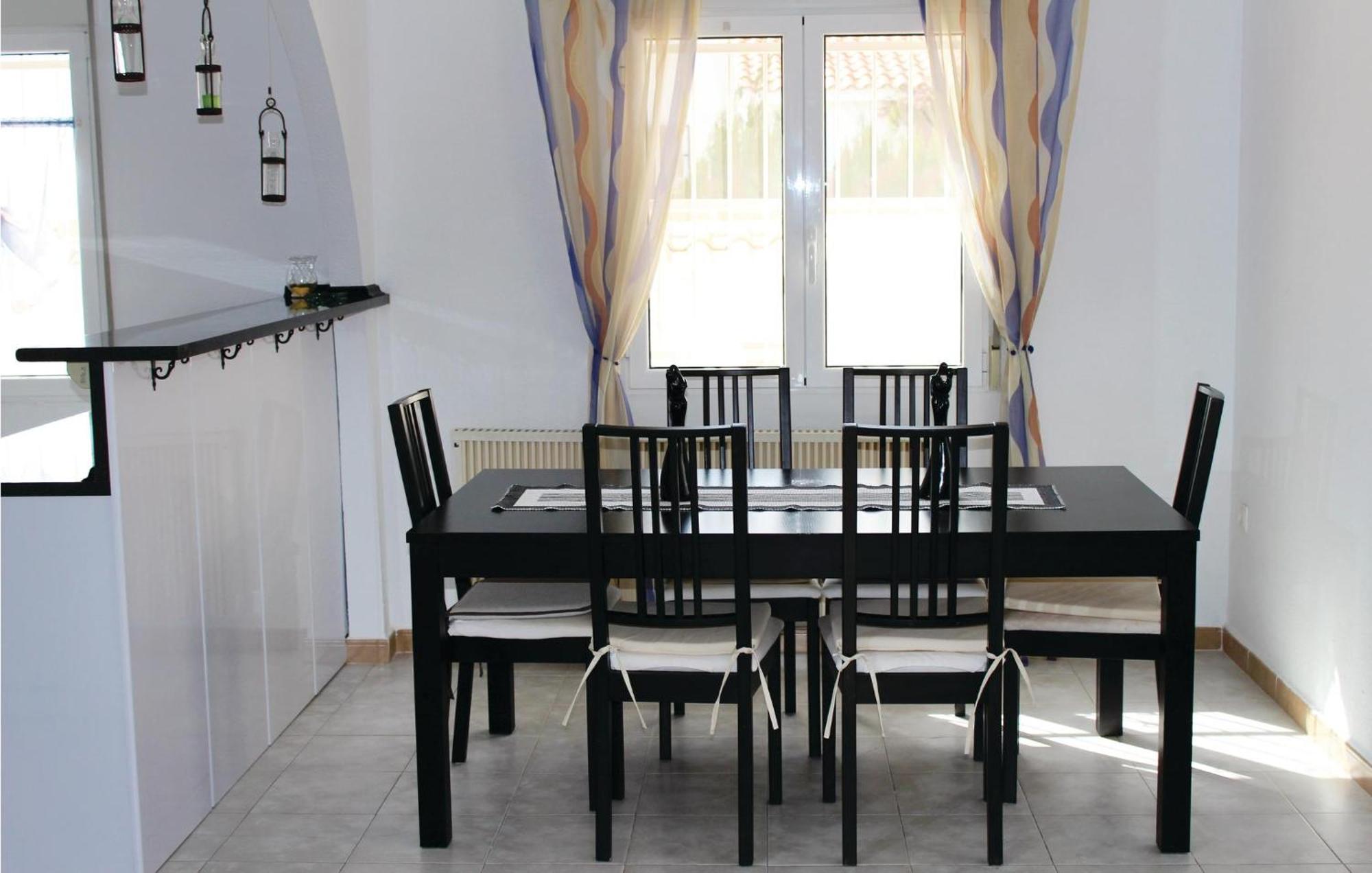 Сasa de vacaciones 3 Bedroom Lovely In San Miguel De Salinas