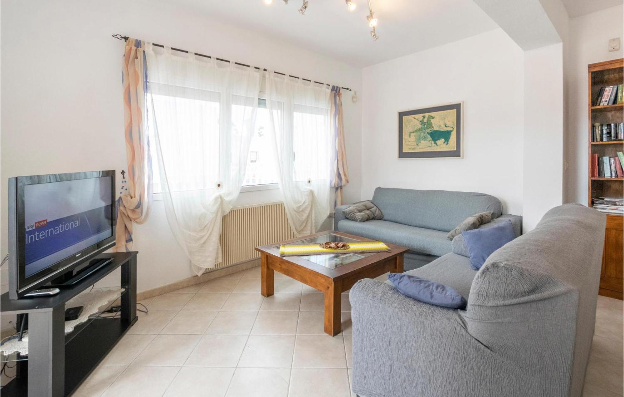 3 Bedroom Lovely In Сasa de vacaciones San Miguel De Salinas