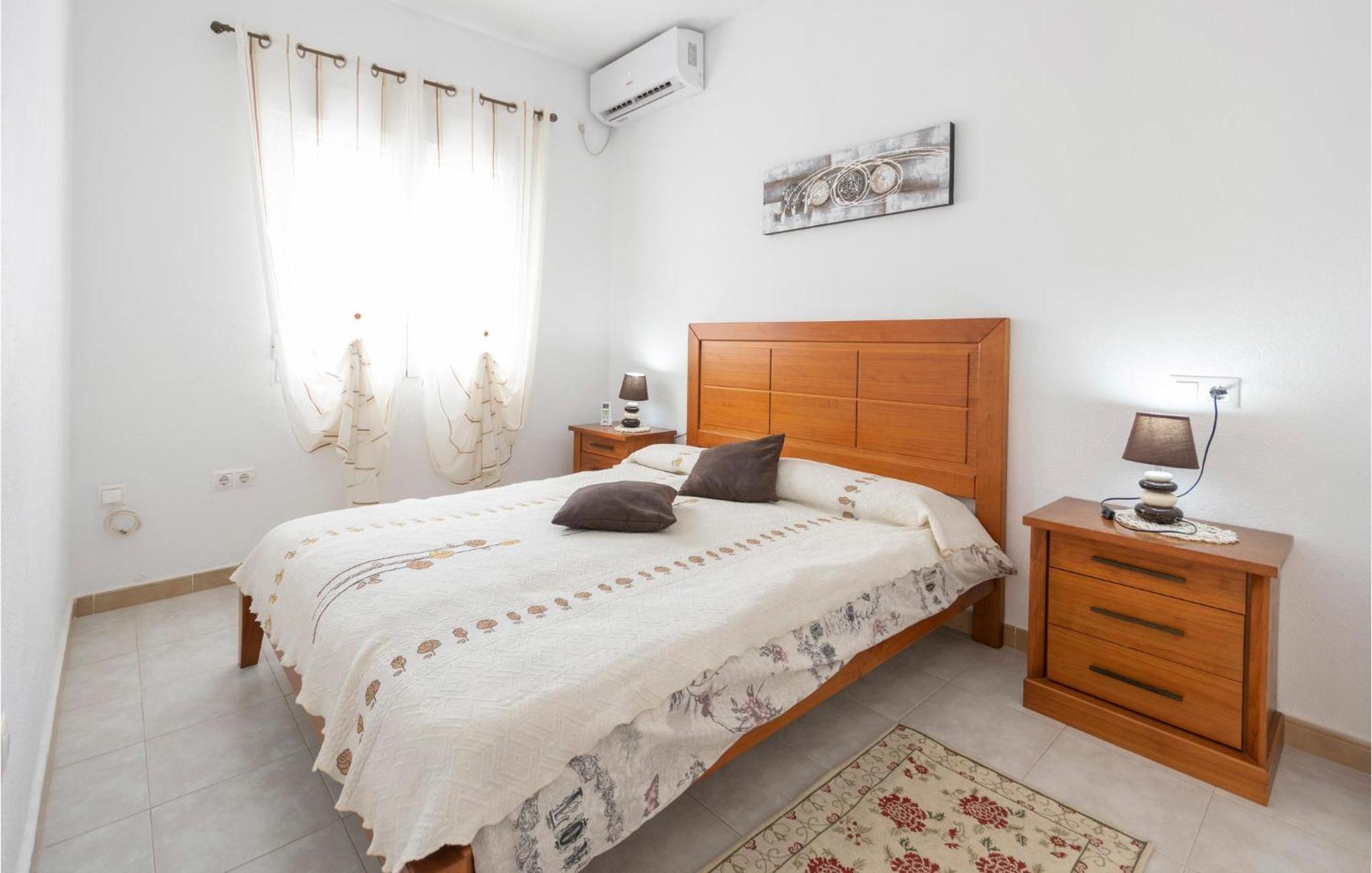 3 Bedroom Lovely In Сasa de vacaciones San Miguel De Salinas
