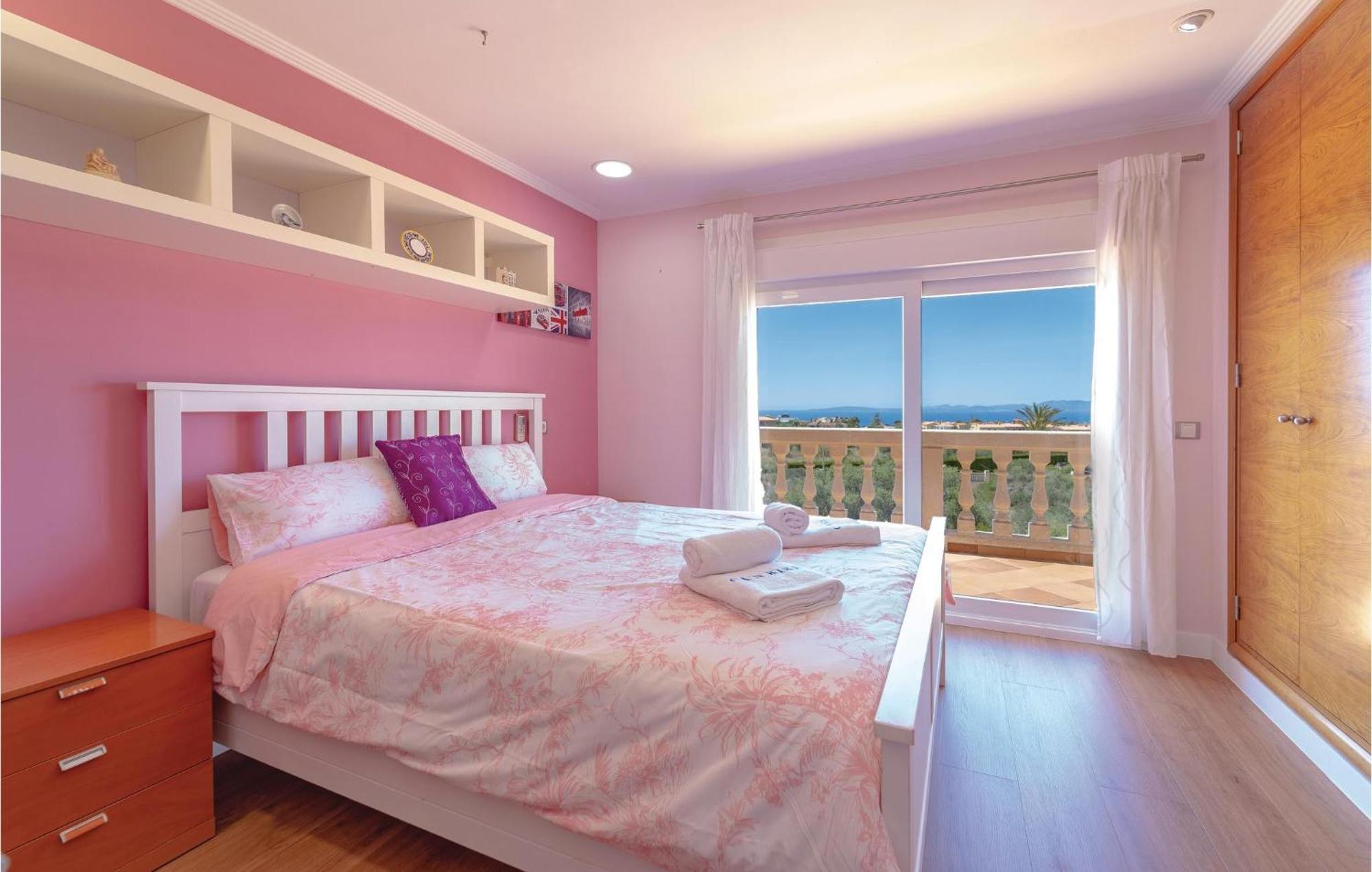 Сasa de vacaciones In With House A Mountain View