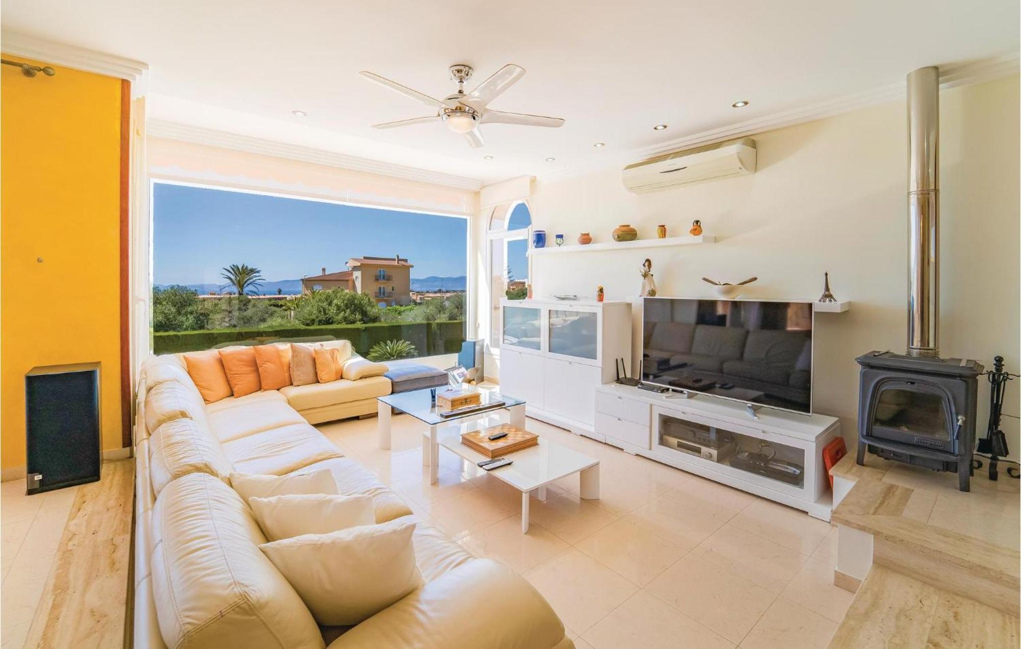 Сasa de vacaciones In With House A Mountain View