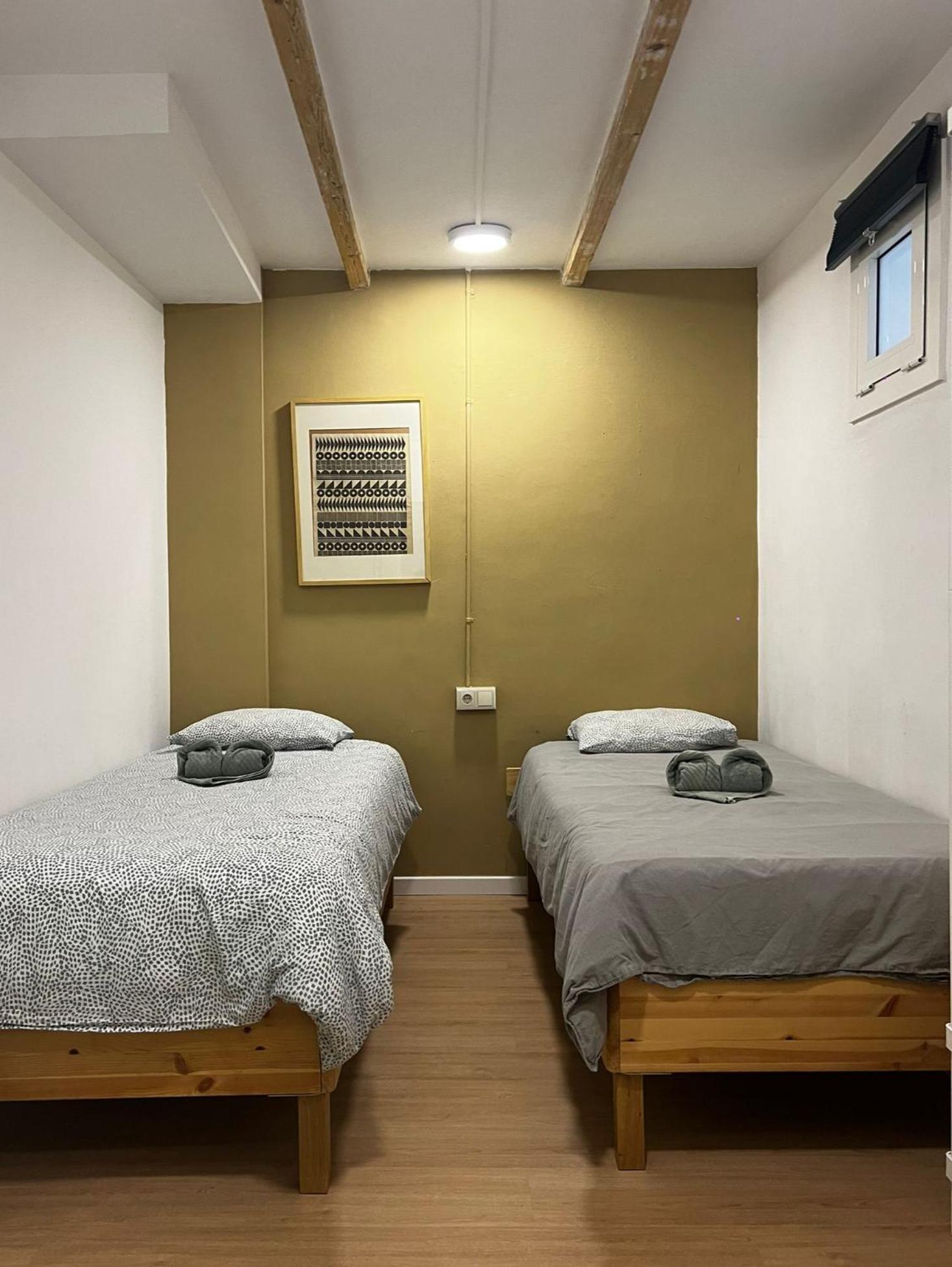 Alojamiento Con Encanto En Planta Superior Ideal Para Trabajo Y Escapadas Familiares En Montserrat *