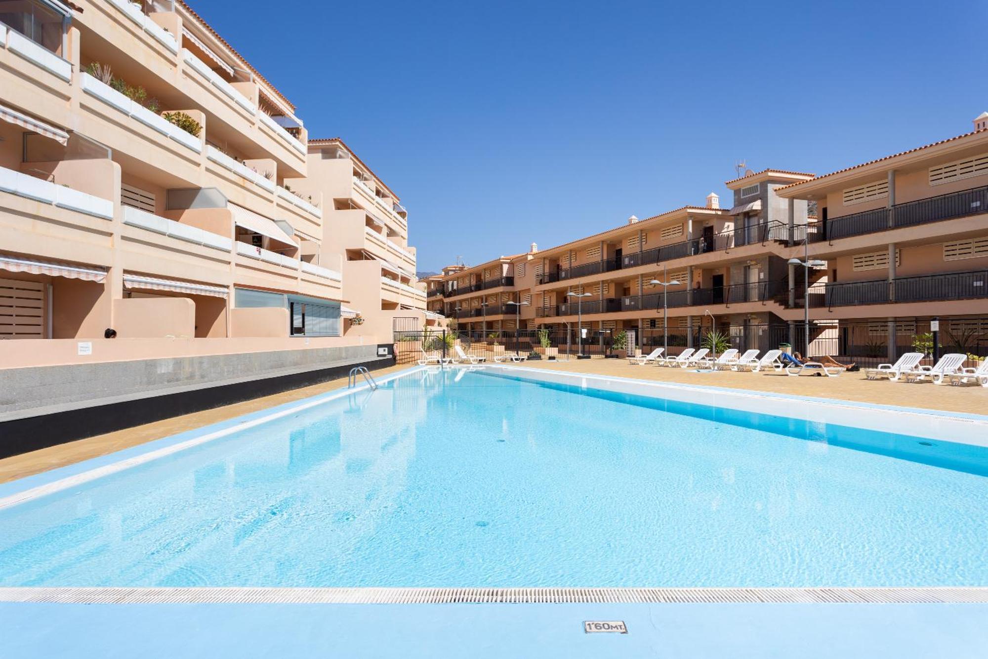 Seres , Balcon Y Piscina Apartamento *