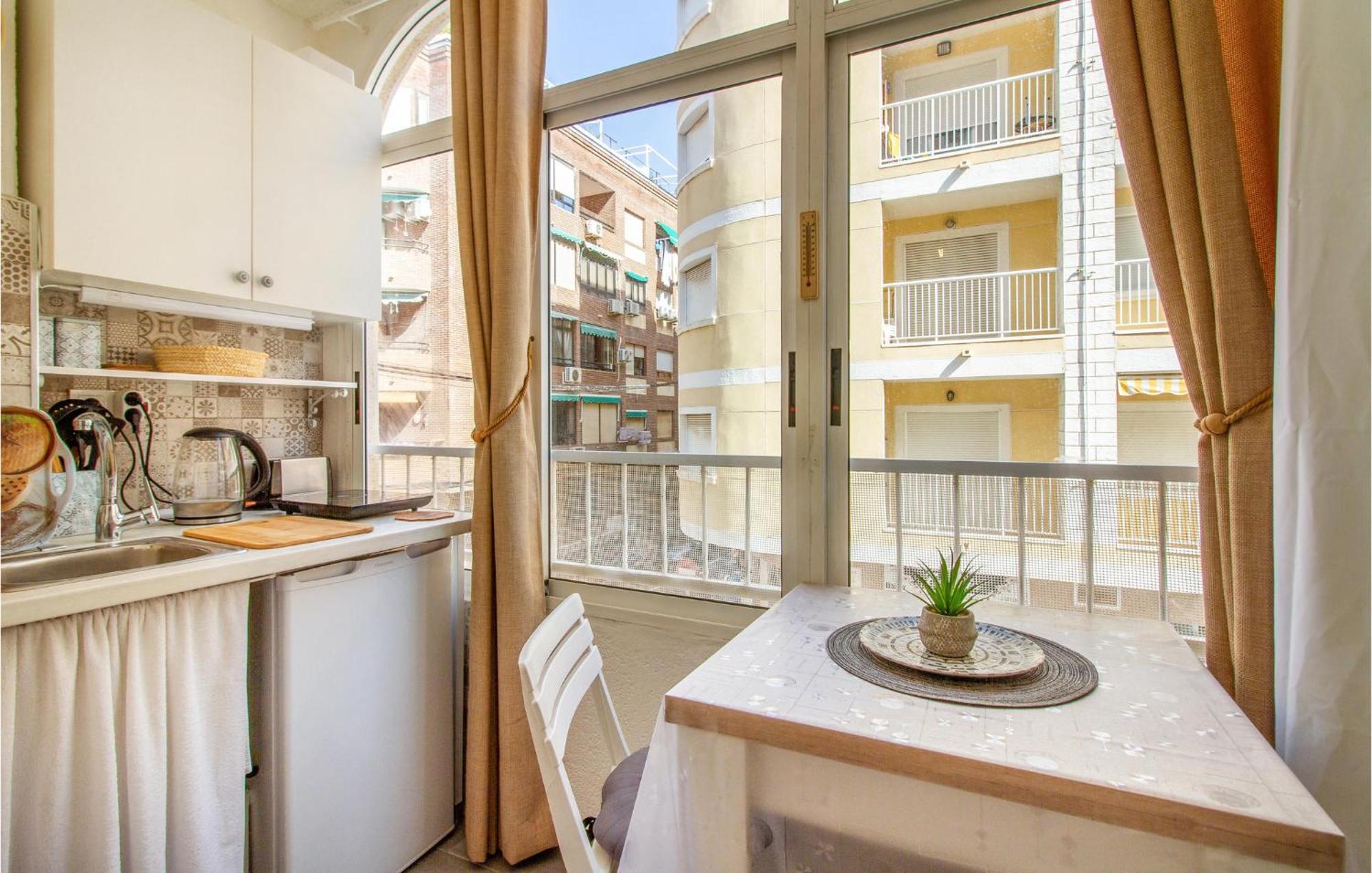 Apartamento Gorgeous In With Kitchen Torrevieja