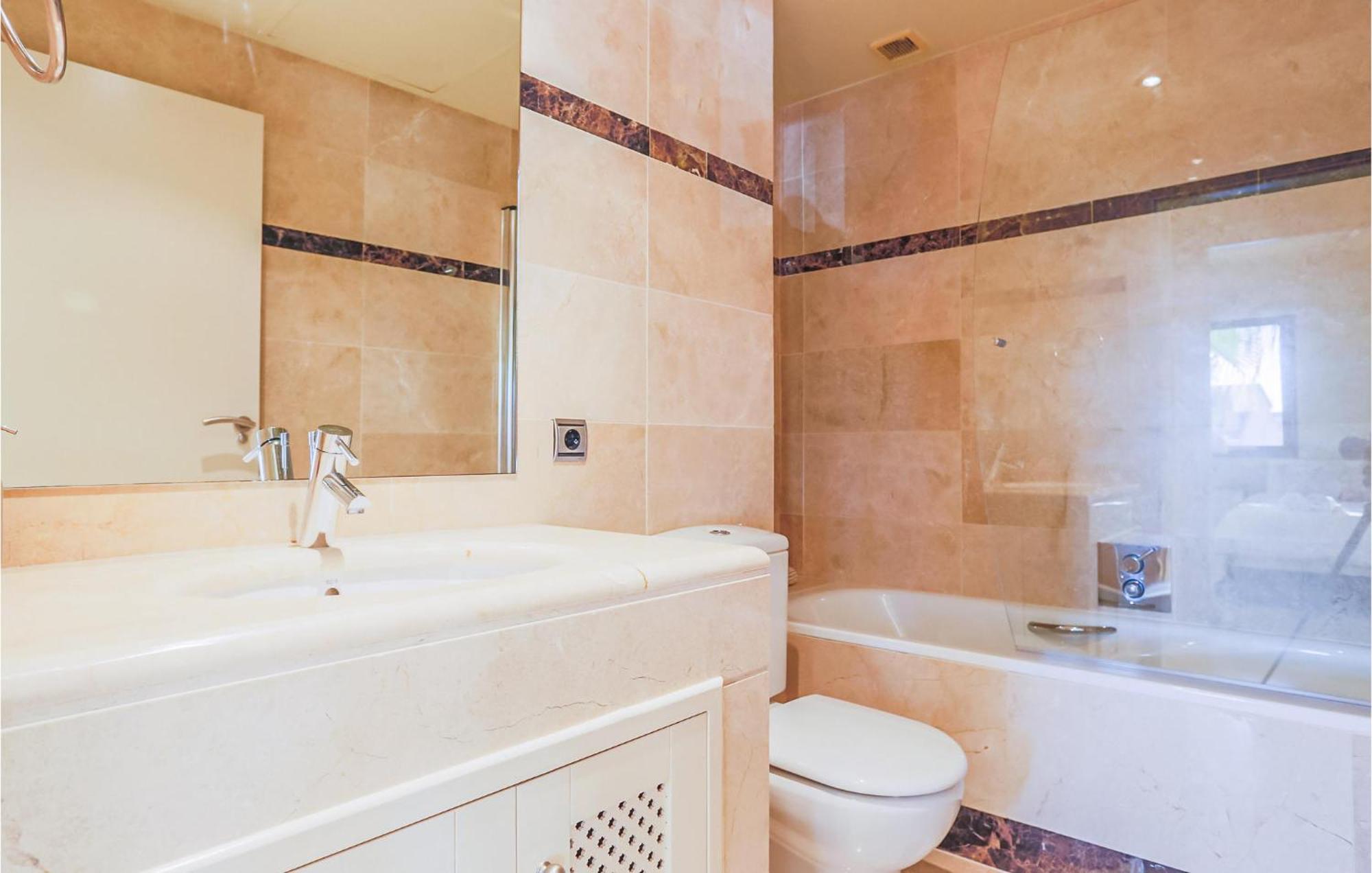 2 Bedroom Gorgeous In Alcazares Apartment *