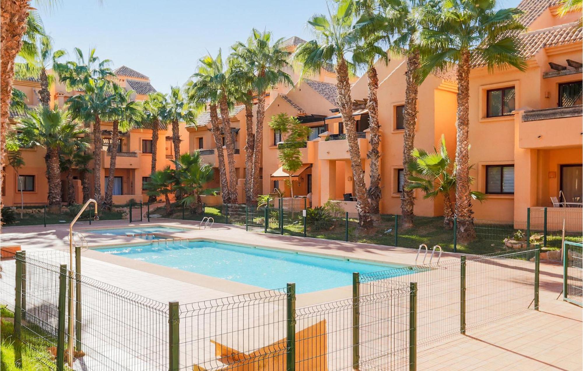Apartment 2 Bedroom Gorgeous In Alcazares Los Alcazares
