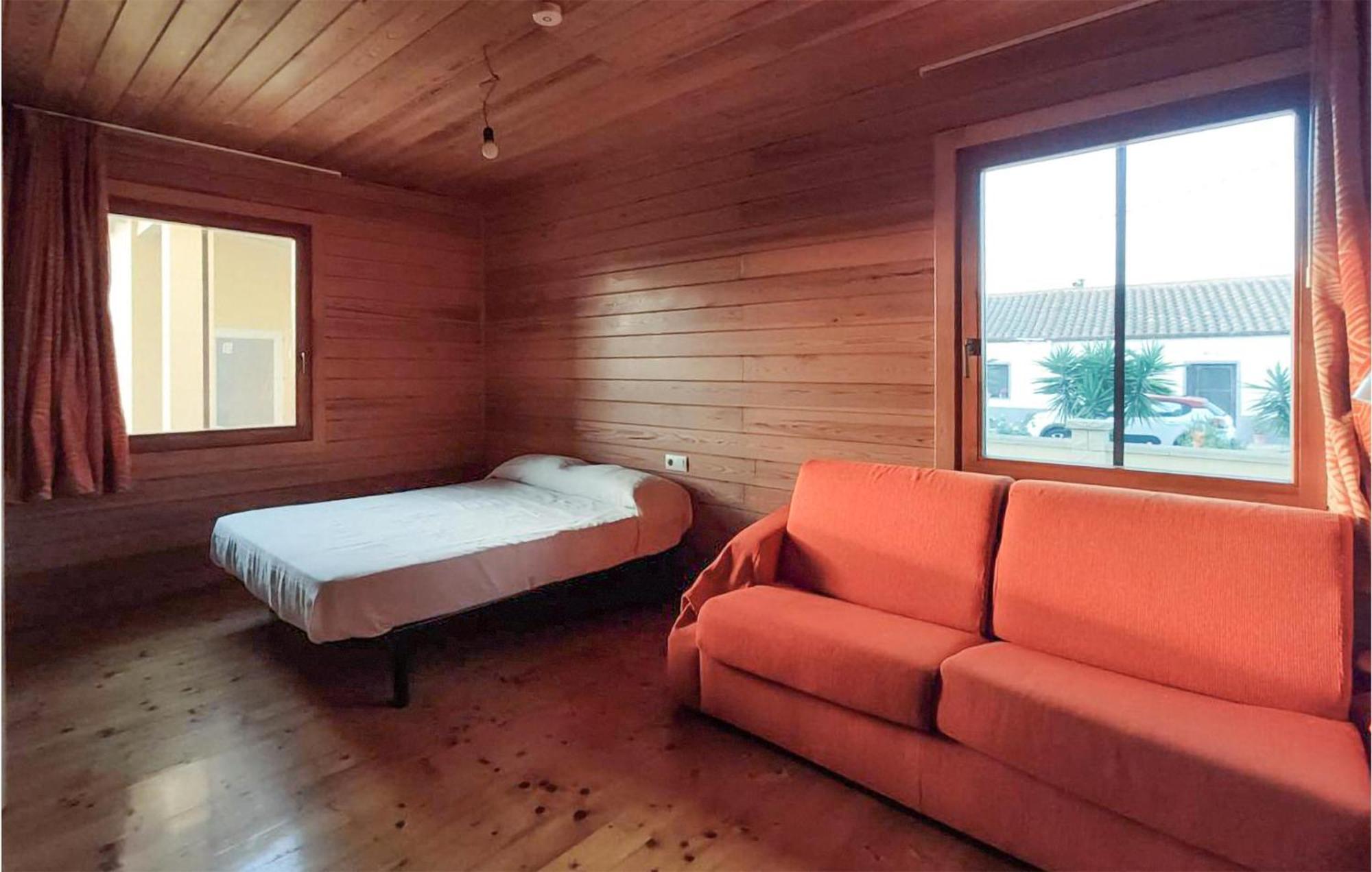 3 Bedroom Awesome In Сasa de vacaciones Els Muntells