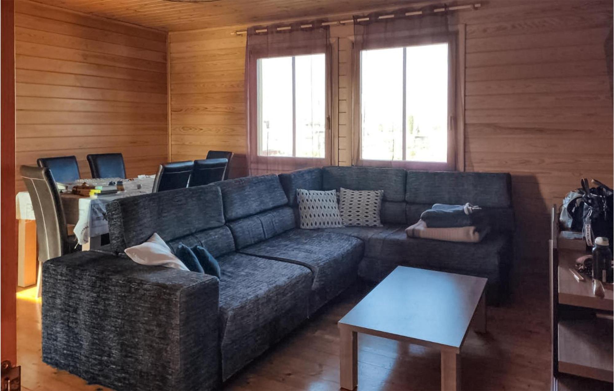 3 Bedroom Awesome In *