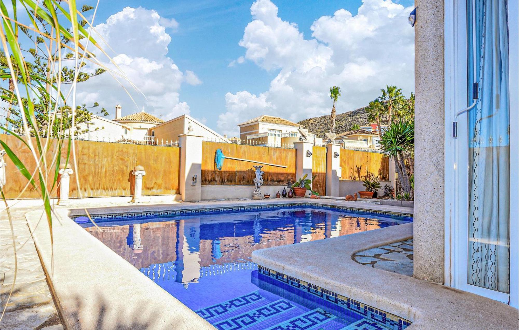 3 Bedroom Stunning In *
