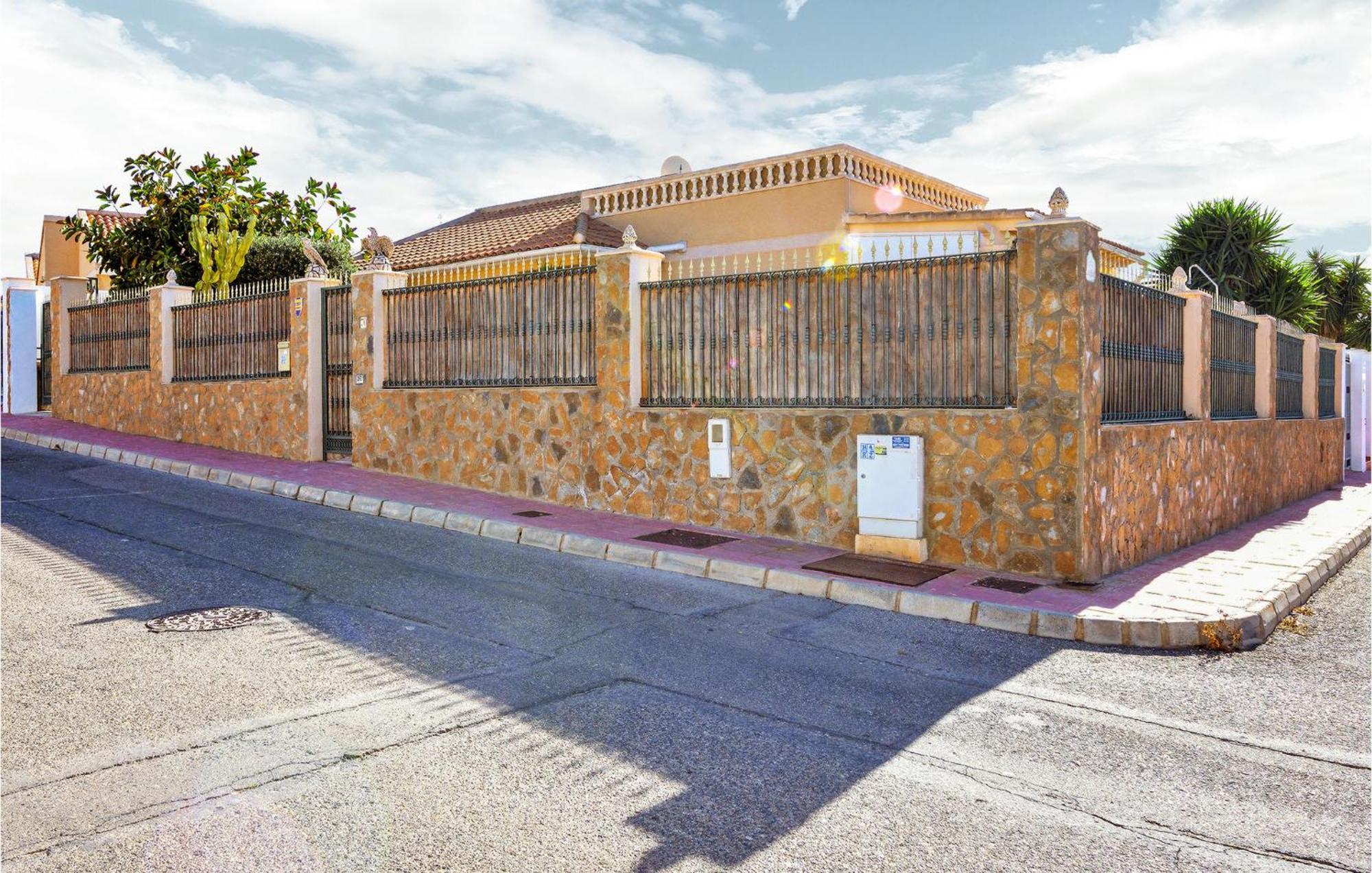 Сasa de vacaciones 3 Bedroom Stunning In *