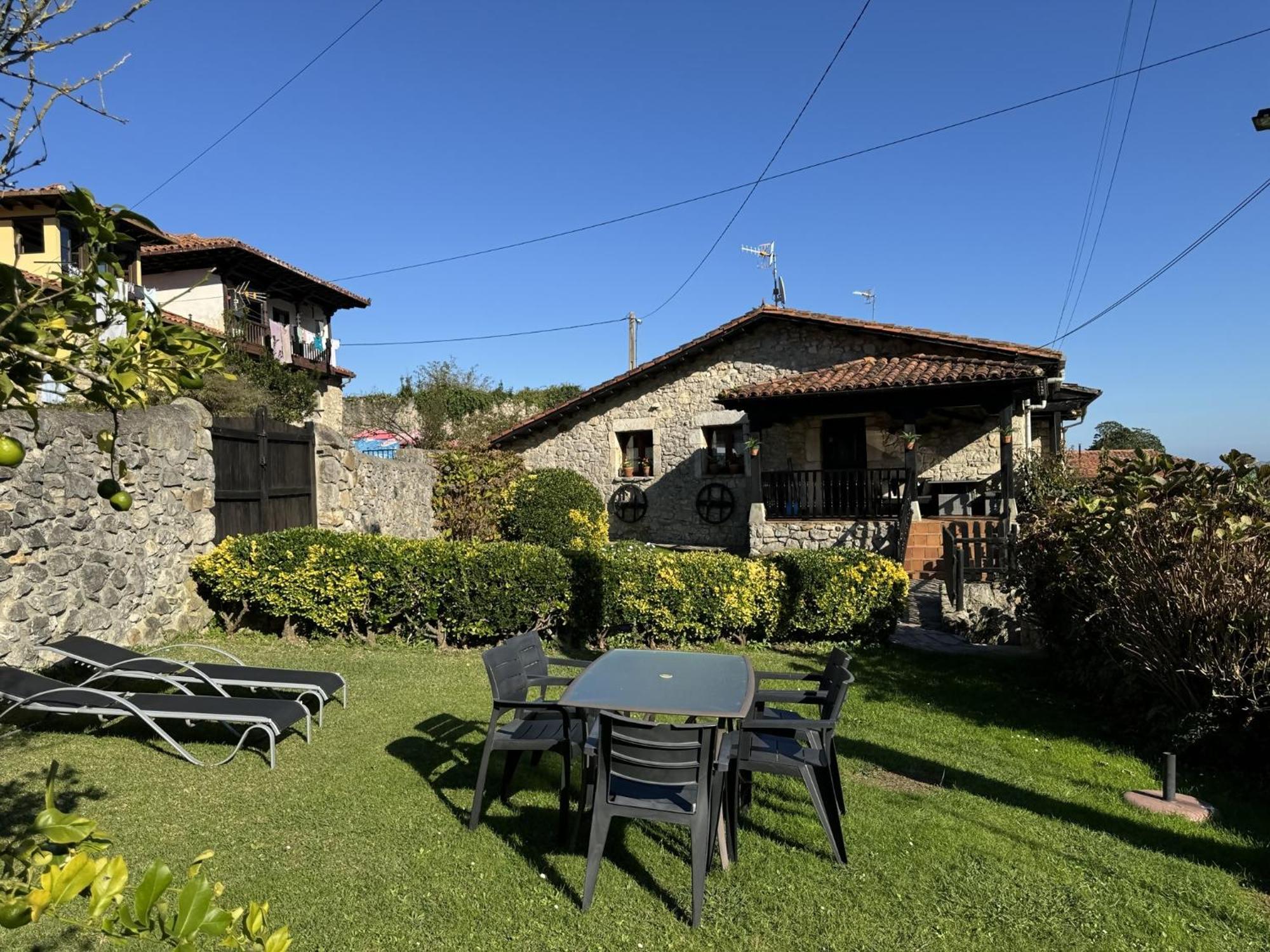 Casa Hortensias 2 Pendueles Country house *