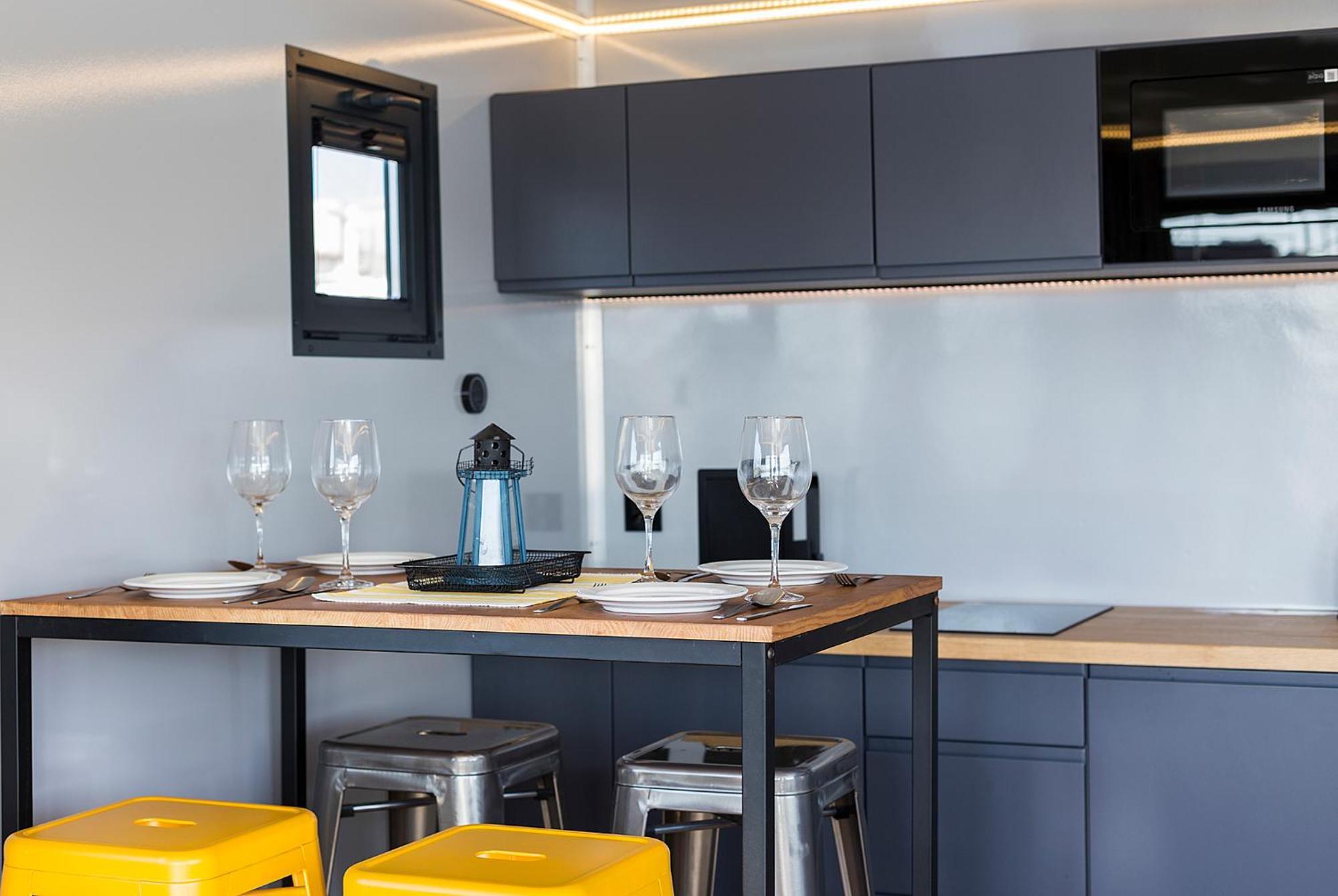 Azvalia Luxury Casa Barco New York And Texas-unique Houseboat Experience
