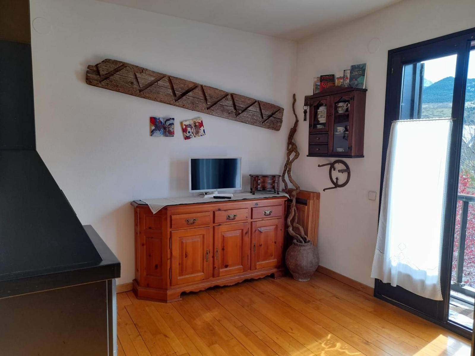 Apartamento Con Chimenea Y Vistas Falco 10 *