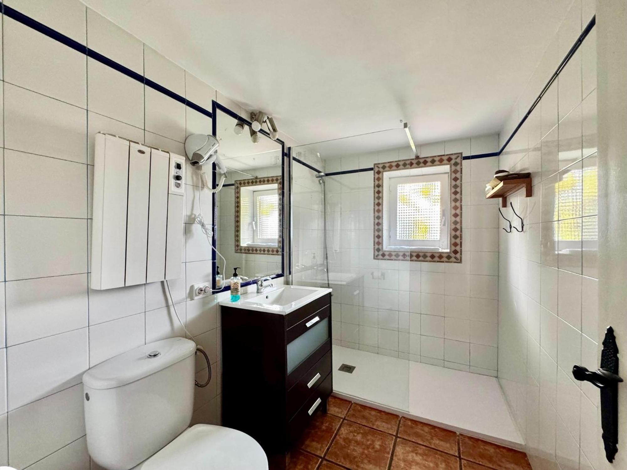 Rural With Direct Access To The Pool *