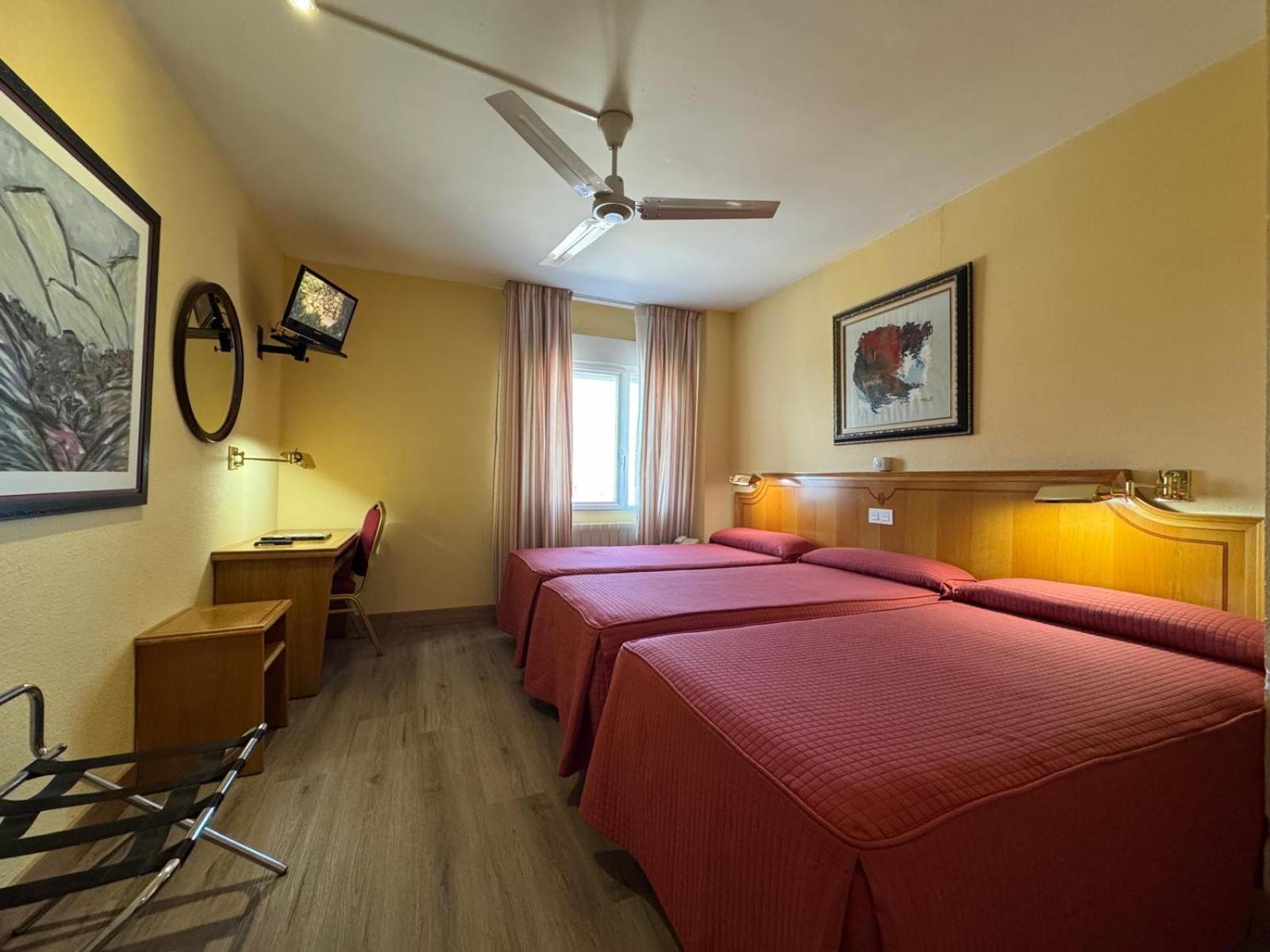 Hotel Rey Arturo Burgos Villagonzalo Pedernales