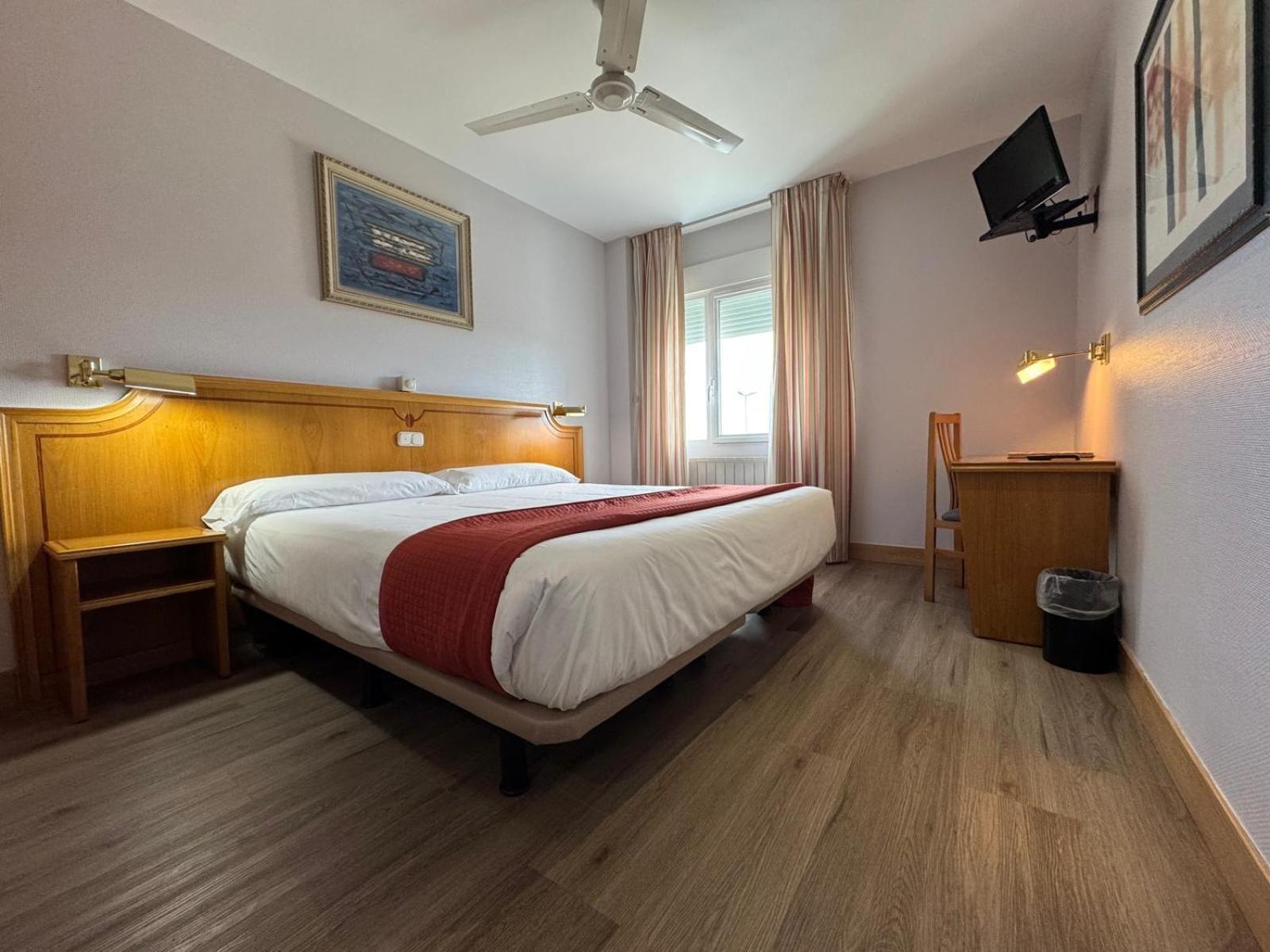Rey Arturo Burgos Hotel Villagonzalo Pedernales