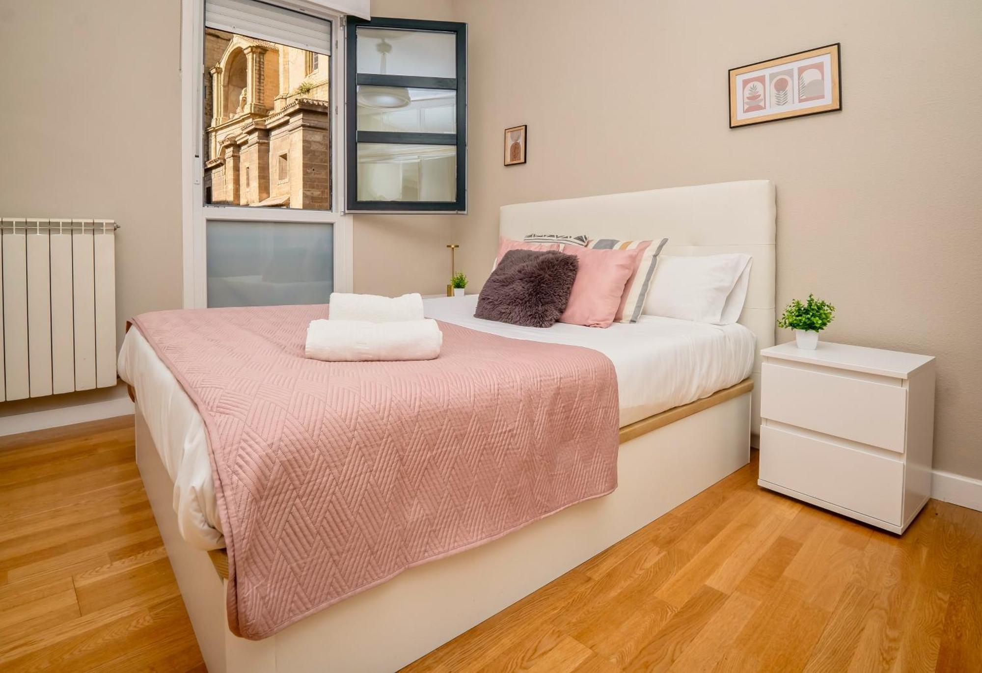Apartment Santiago Tower Aire Ac Casco Antiguo By Logrono