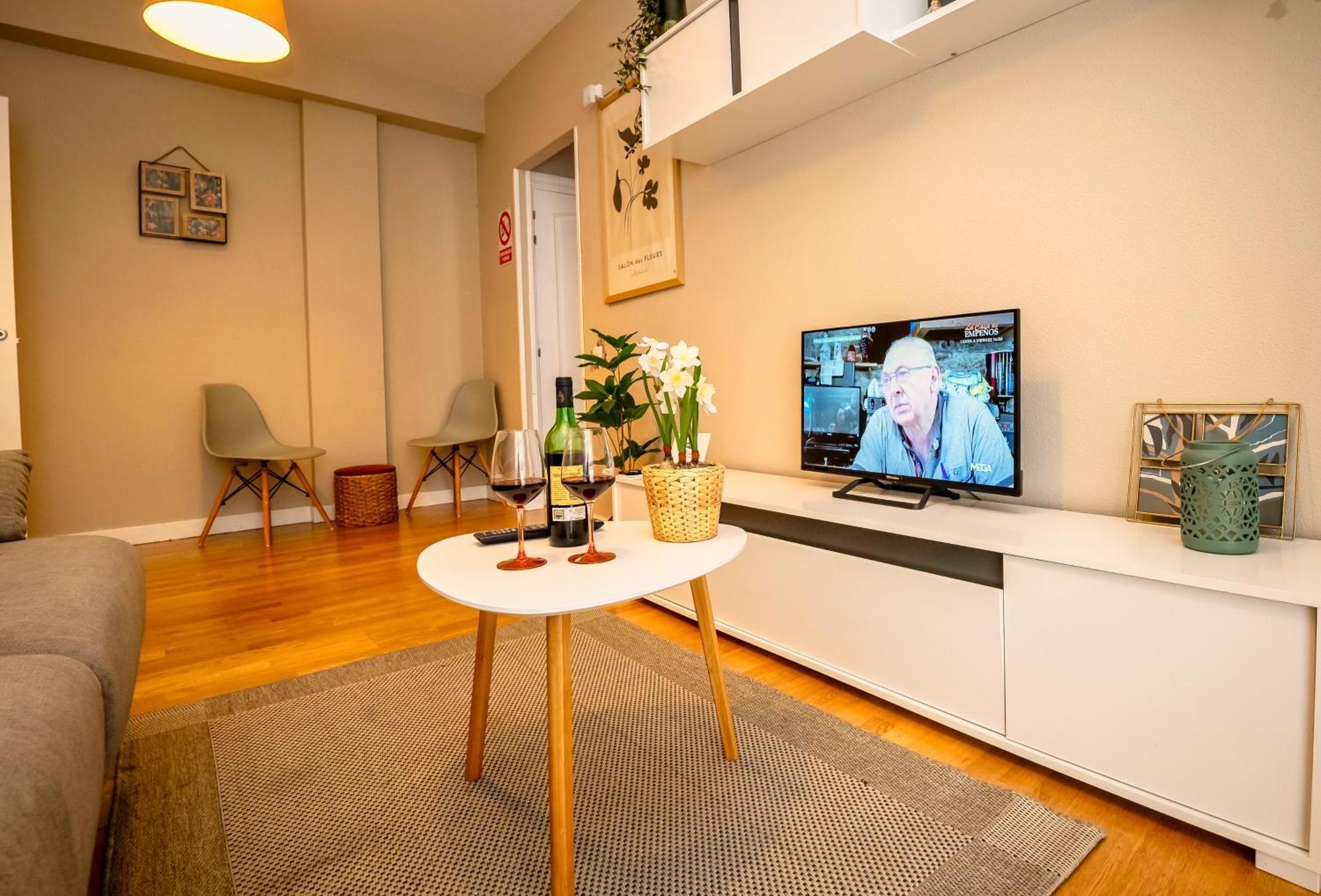 Apartment Santiago Tower Aire Ac Casco Antiguo By *