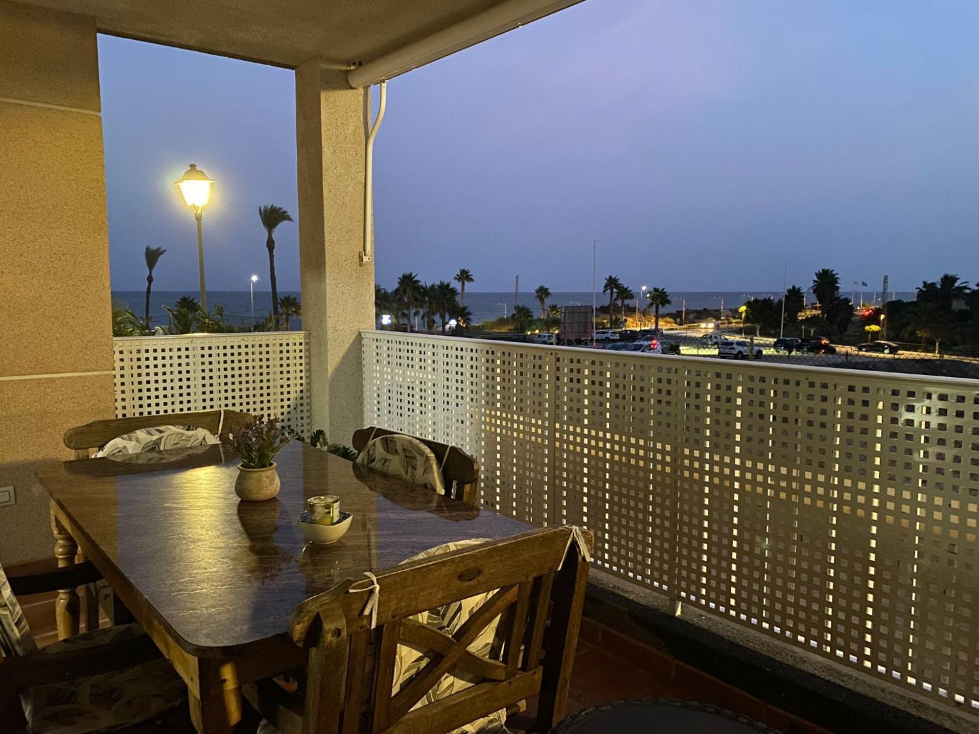 Al Lado De La Playa Apartment *