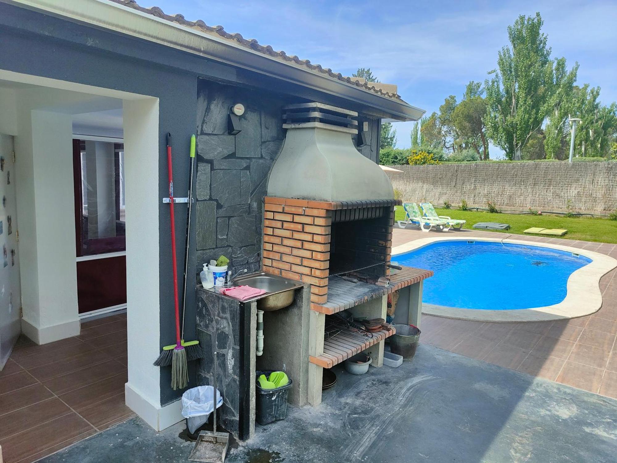 Casa De Sol, Piscina Y Jacuzzi En De Madrid Pensión Algete