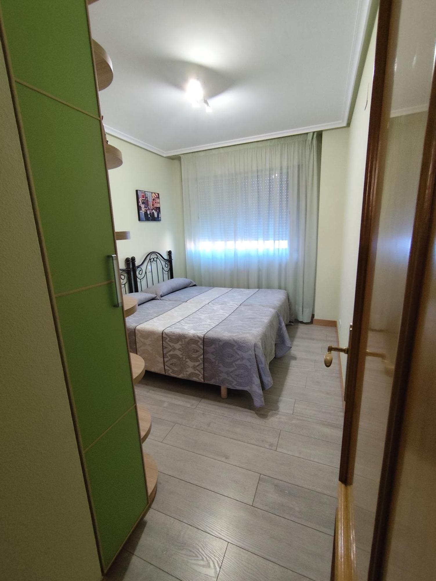 Piso De Tres Con Garaje Y Todos Servicios Cerca Apartamento *