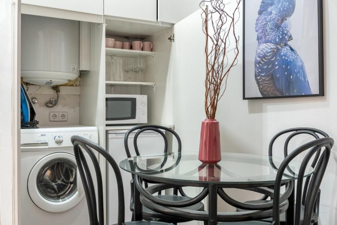 Apartamento 2 Bedrooms 2 Bathrooms Furnished - Malasana - Bright Stylish - Mintystay Madrid