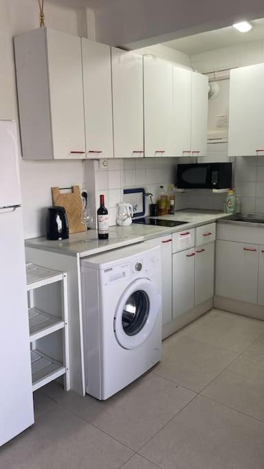 Comarruga Seaside Bliss Apartment, 100m To Sant Vicenç de Calders