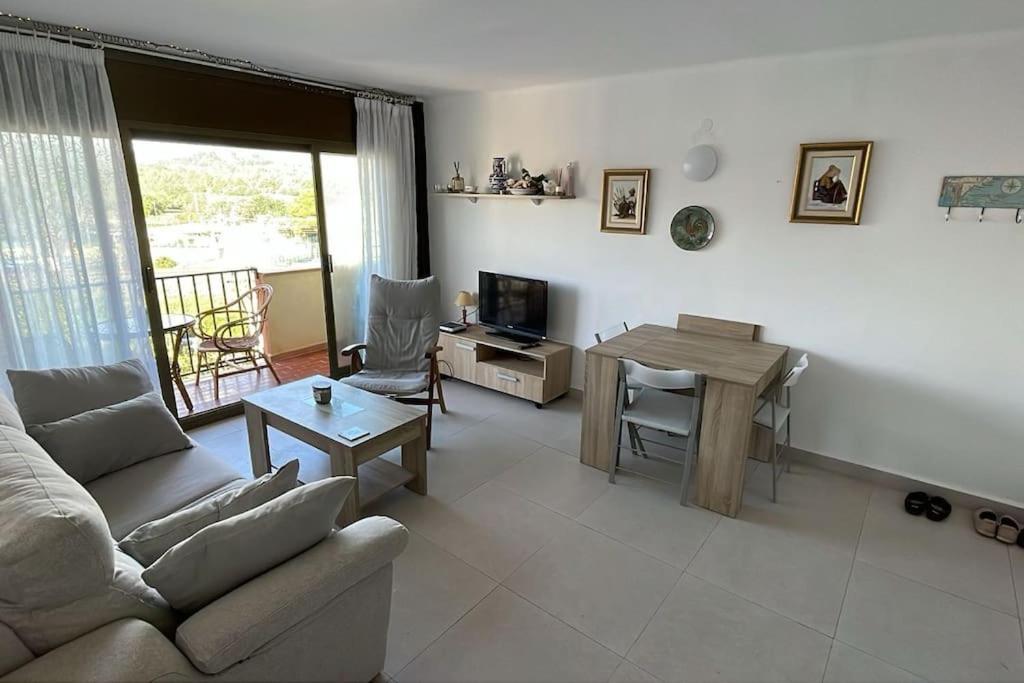 Comarruga Seaside Bliss Apartment, 100m To Apartamento Sant Vicenç de Calders