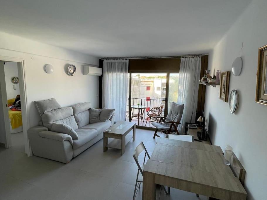 Comarruga Seaside Bliss Apartment, 100m To Apartamento