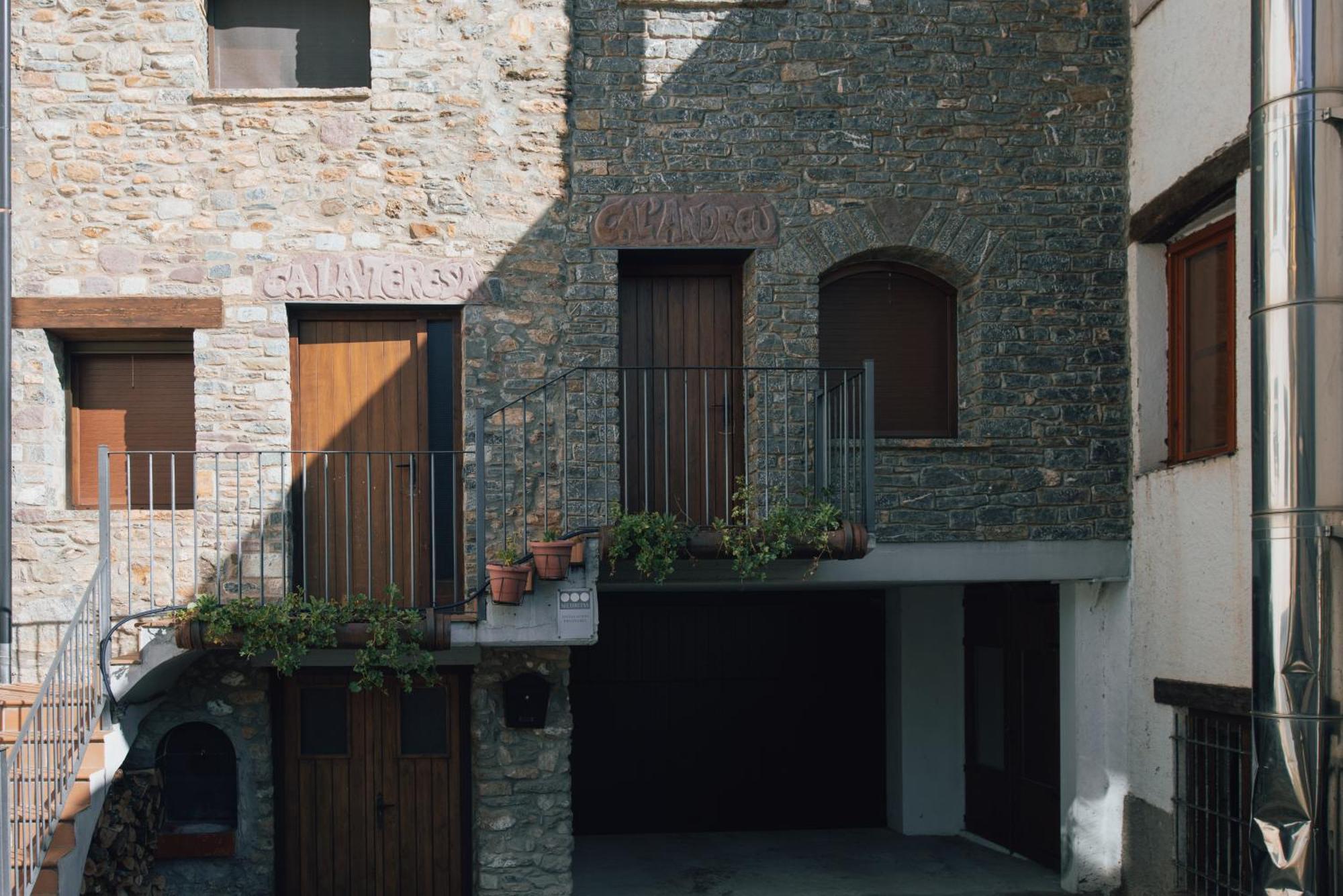 Ca L'andreu I Ca La Teresa * Ribera de Montardit