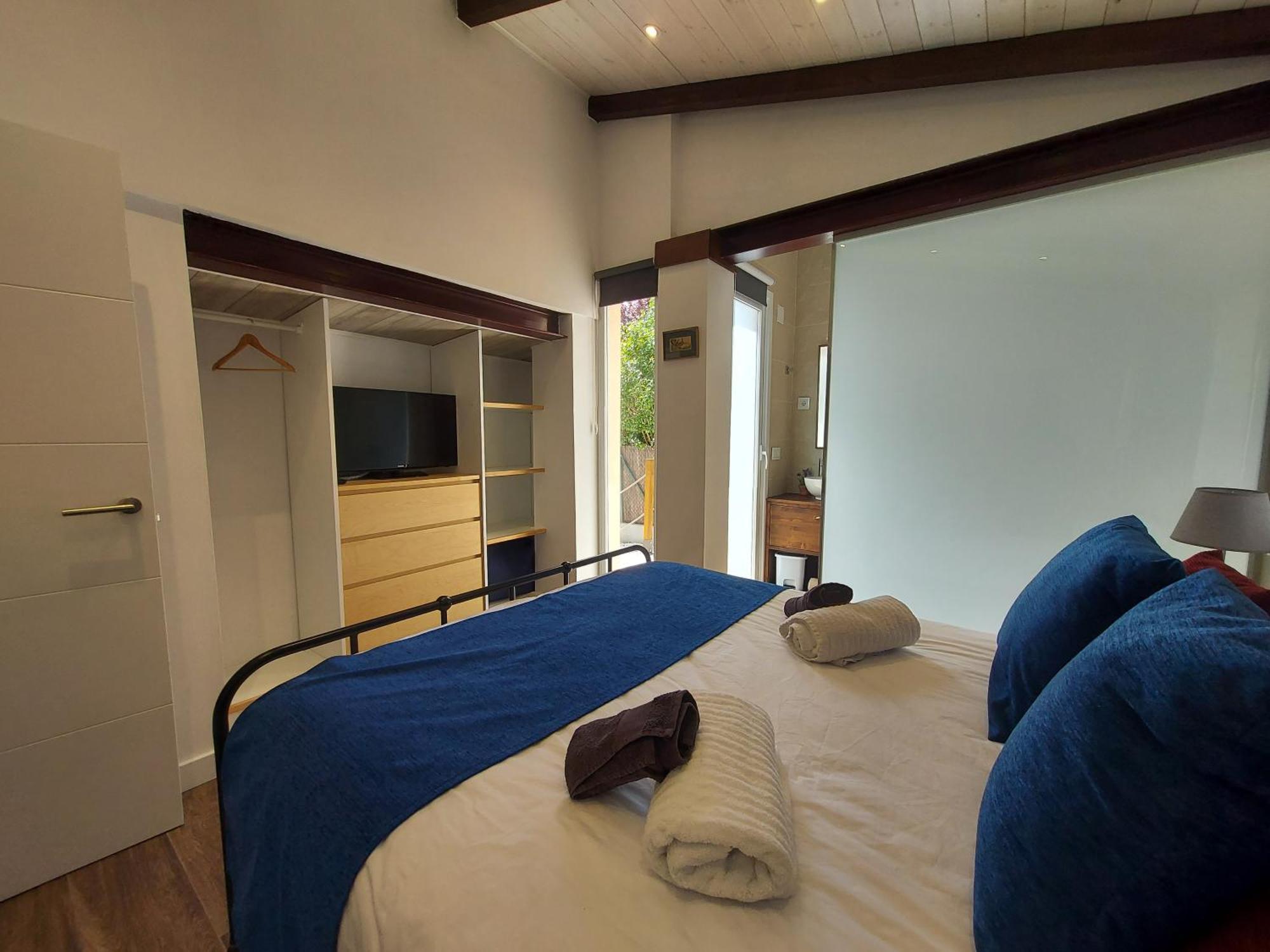 Cerca De Barcelona, Y Entre Tres Parques Naturales, Casa De 4 Y 2 Banos Con Piscina, Barbacoa Y Chimenea