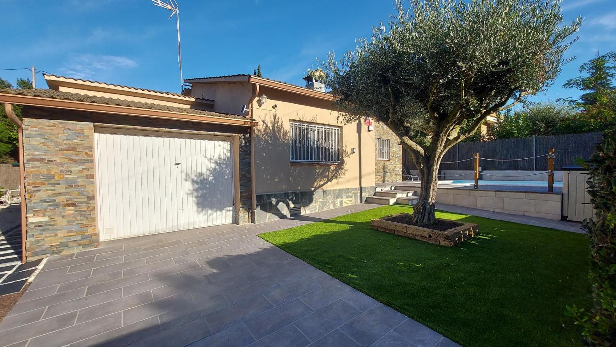 Сasa de vacaciones Cerca De Barcelona, Y Entre Tres Parques Naturales, Casa De 4 Y 2 Banos Con Piscina, Barbacoa Y Chimenea