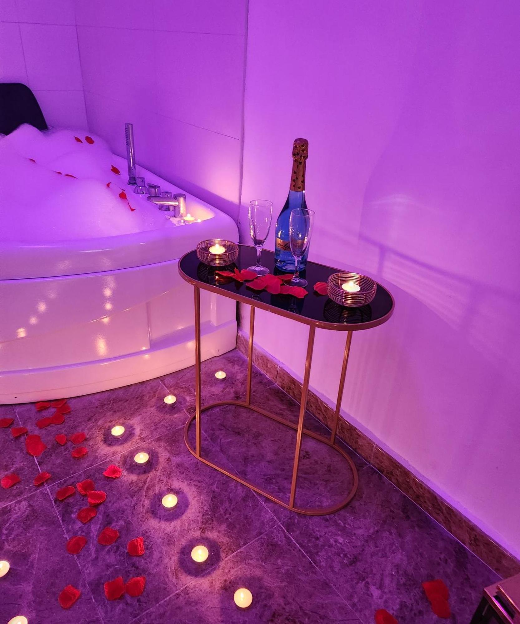 Jacuzzi Apartment