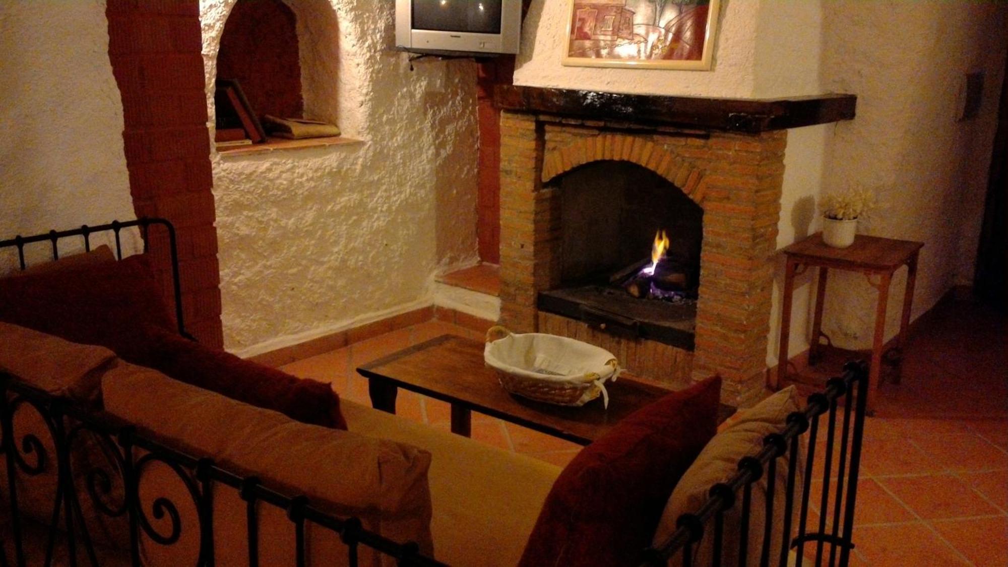 Casas Cueva Y Cortijo La Tala En